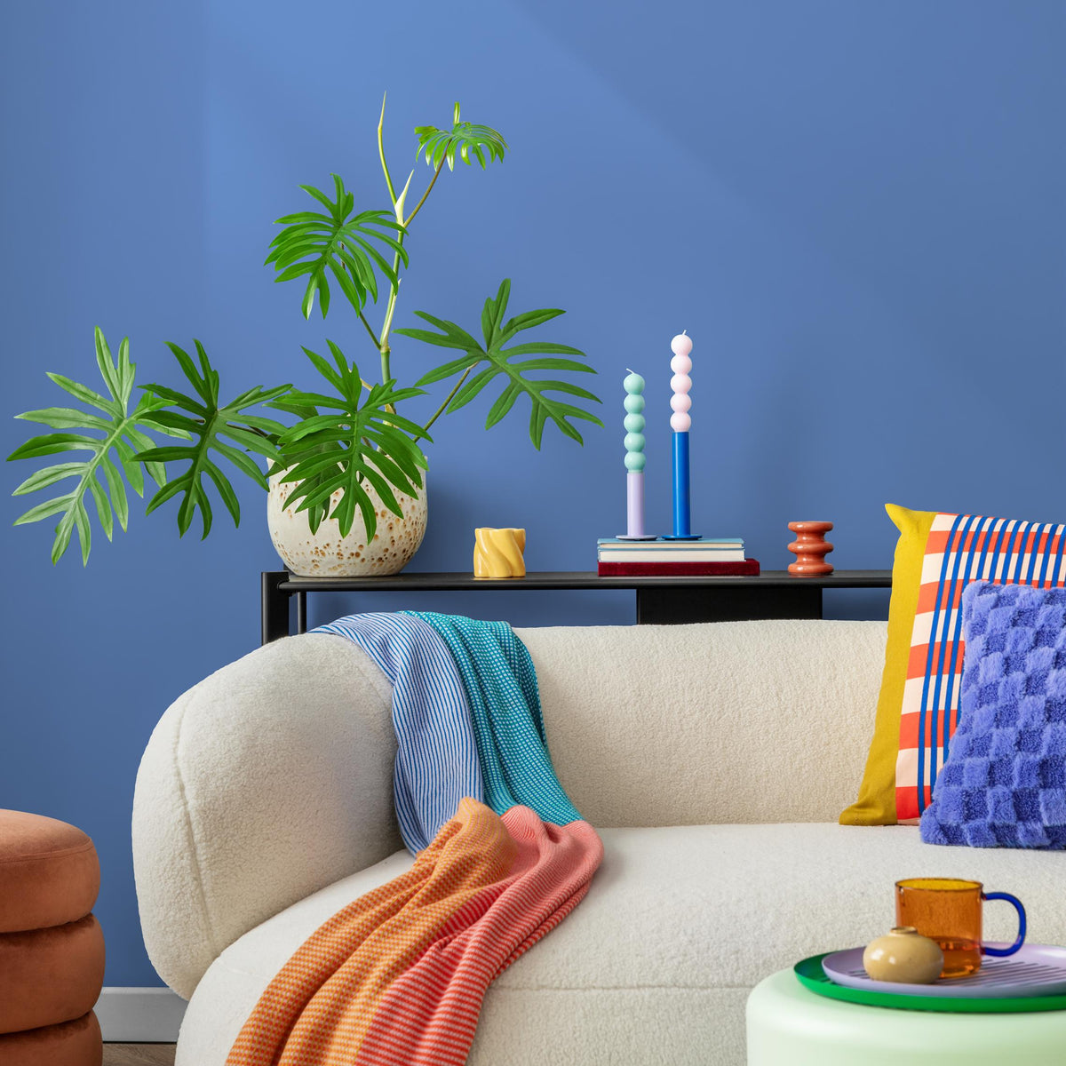 Clear Sky Wallpaper / Solid Color / A Minimalist Wall Covering in Serene Blue - E166