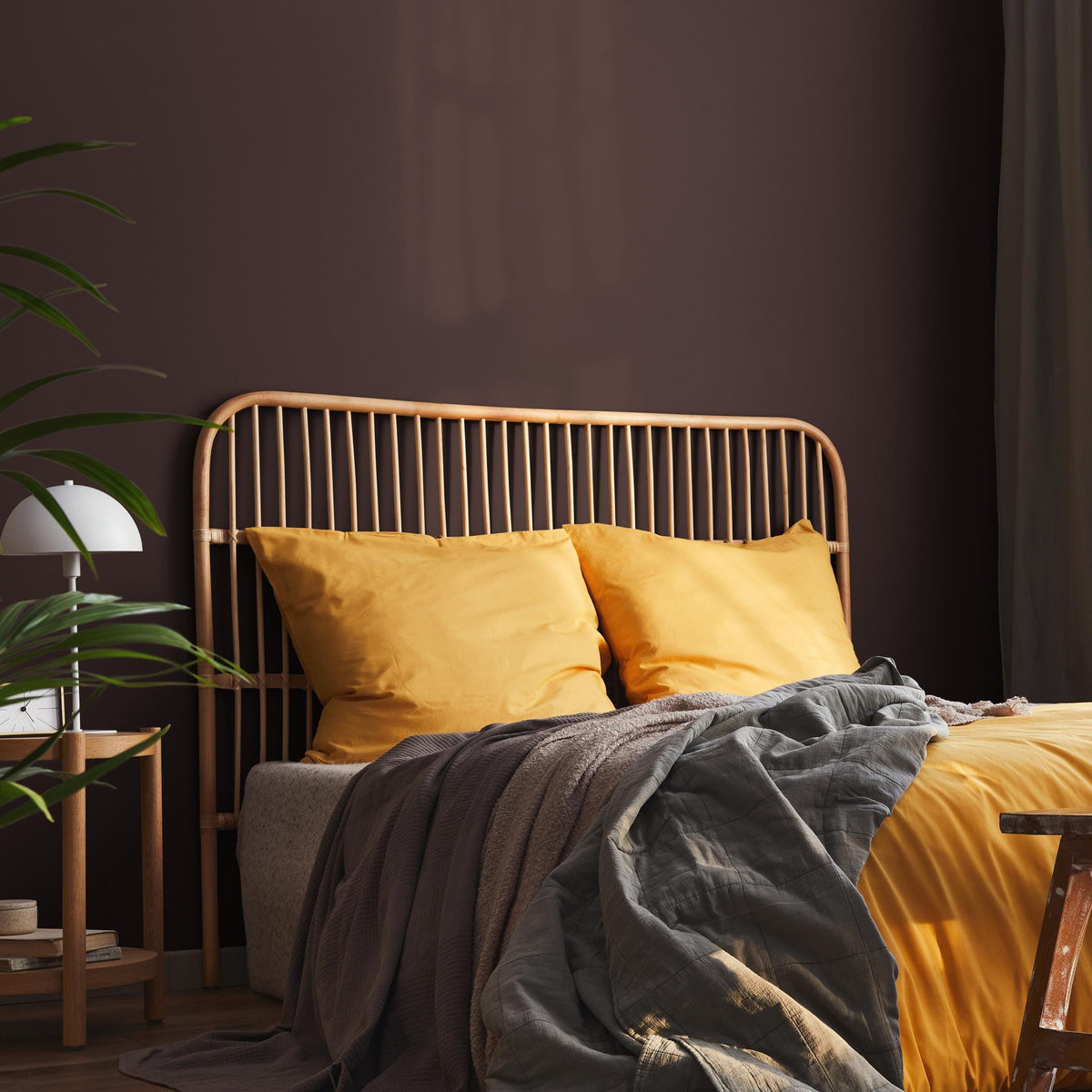 Smoke Mocha Wallpaper / Solid Color / Warm Neutral Accent in Muted Brown and Gray Tones - E152