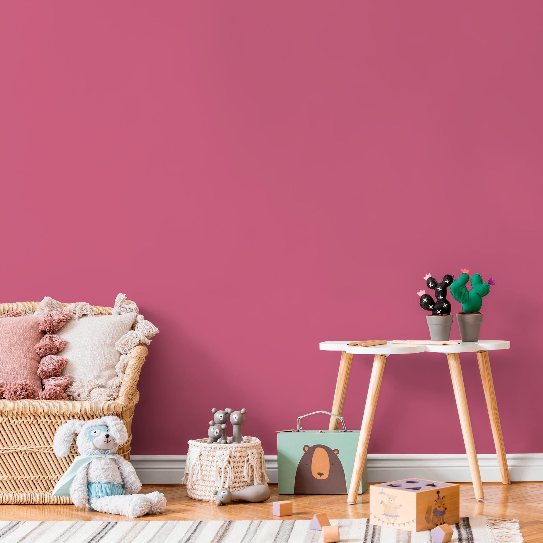 Berry Pink Wallpaper / Solid Color Featuring a Bold and Vibrant Hue in Magenta and Fuchsia - E163