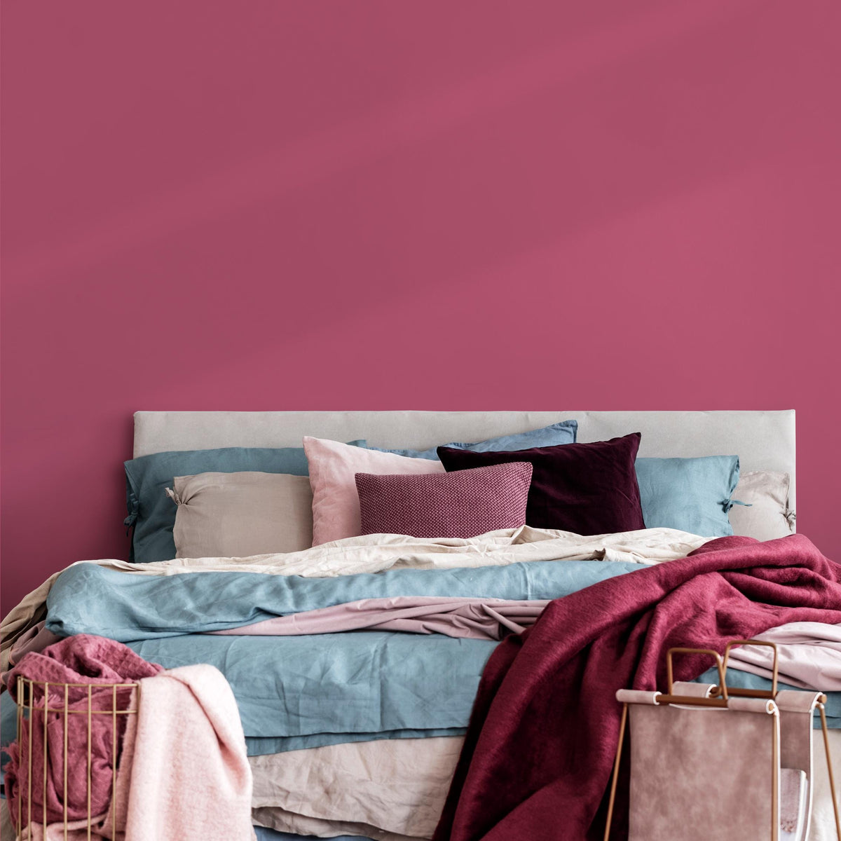 Berry Pink Wallpaper / Solid Color Featuring a Bold and Vibrant Hue in Magenta and Fuchsia - E163