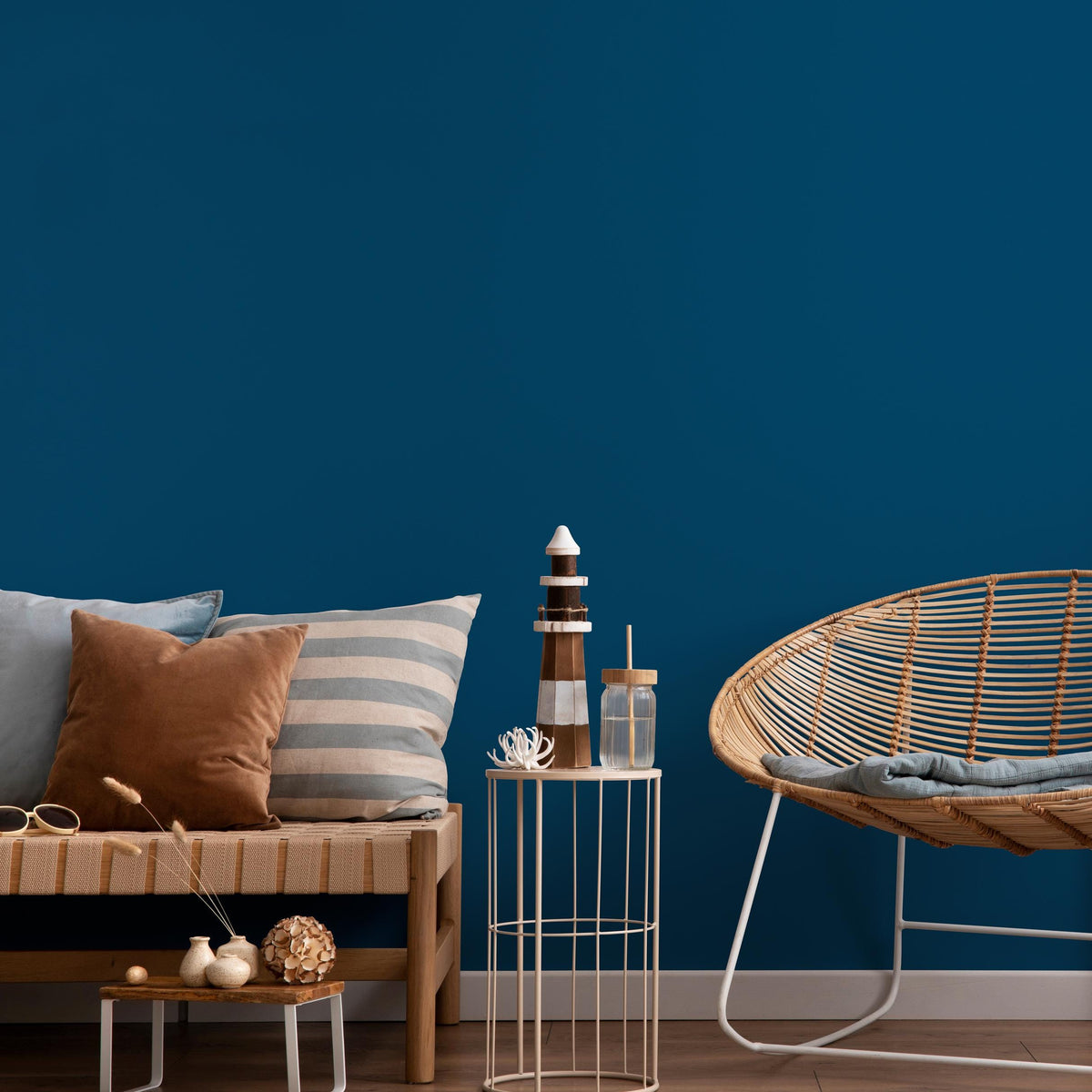 Deep Ocean Blue Wallpaper / Solid Color in Rich Navy and Midnight Blue - E165