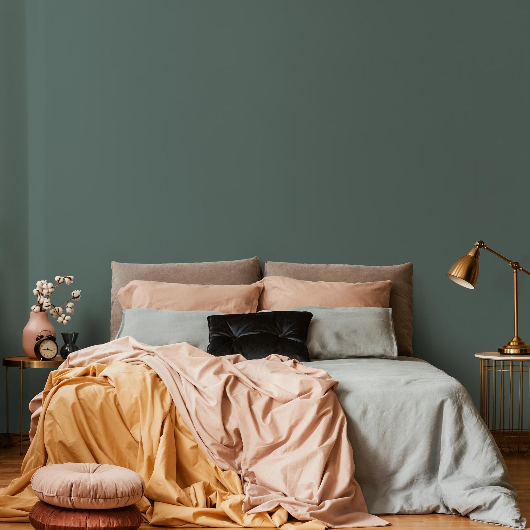 Eucalyptus Shade Wallpaper / Solid Color Featuring a Minimalist Design in an Earthy Sage Green - E192