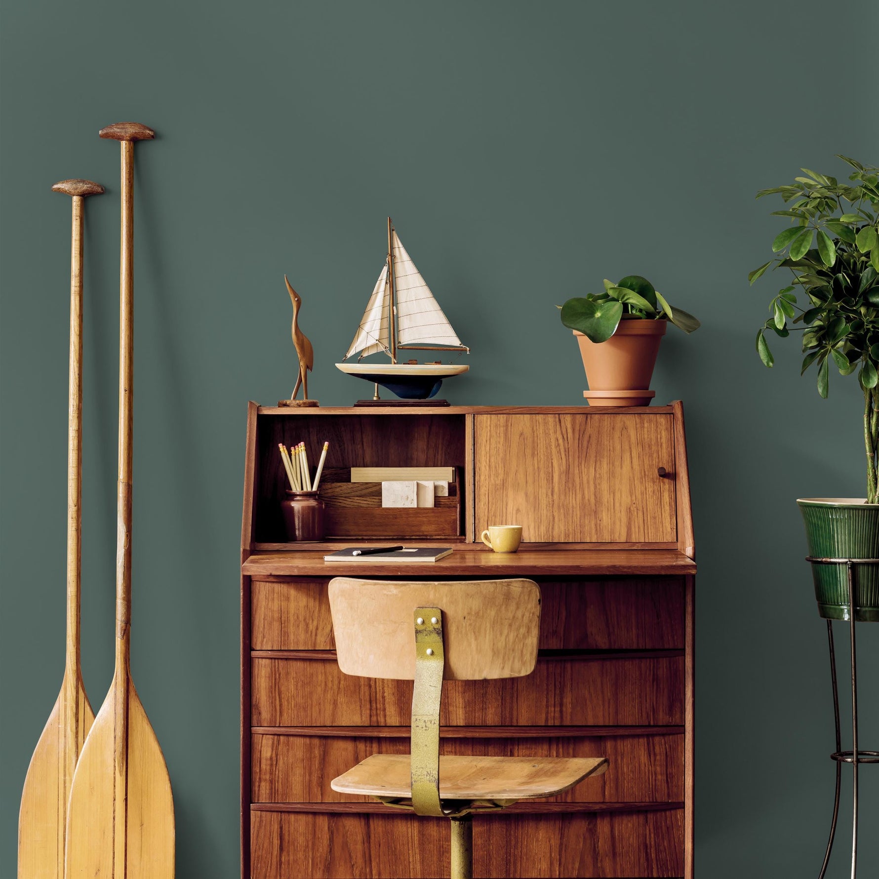 Eucalyptus Shade Wallpaper / Solid Color Featuring a Minimalist Design in an Earthy Sage Green - E192