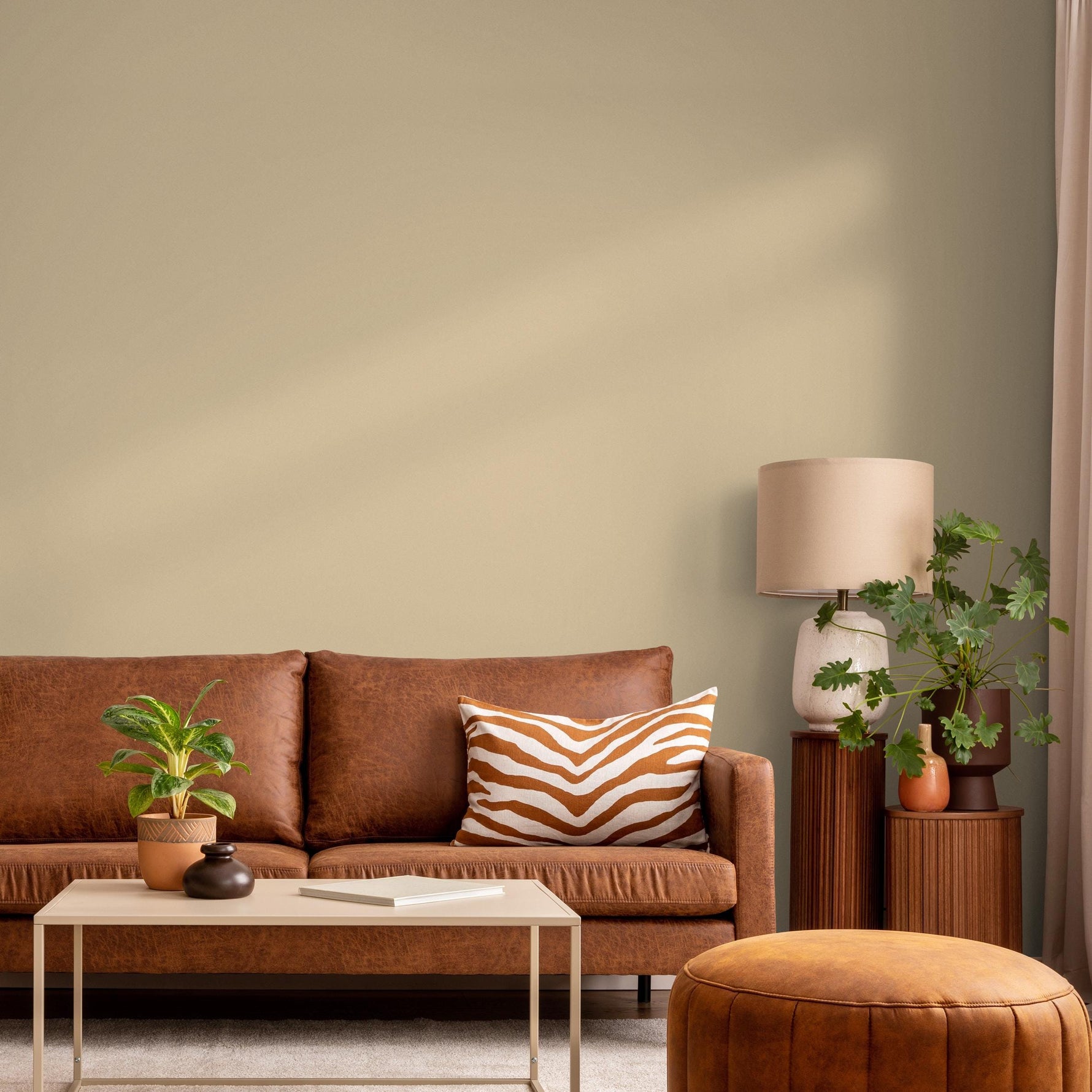 Desert Sand Wallpaper / Solid Color in a Warm, Earthy Beige Tone for Japandi and Boho Styles - E203