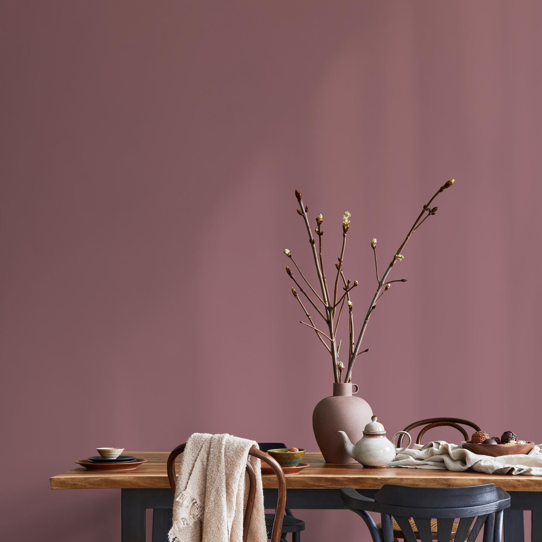 Clay Blossom Wallpaper / Solid Color / Minimalist Accent Wall in Dusty Mauve and Muted Pink - E207