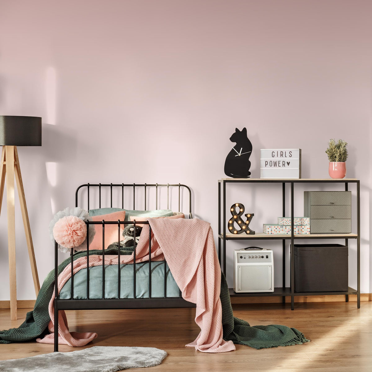 Ombre Wallpaper with a Subtle Gradient in Dusty Pink - E246