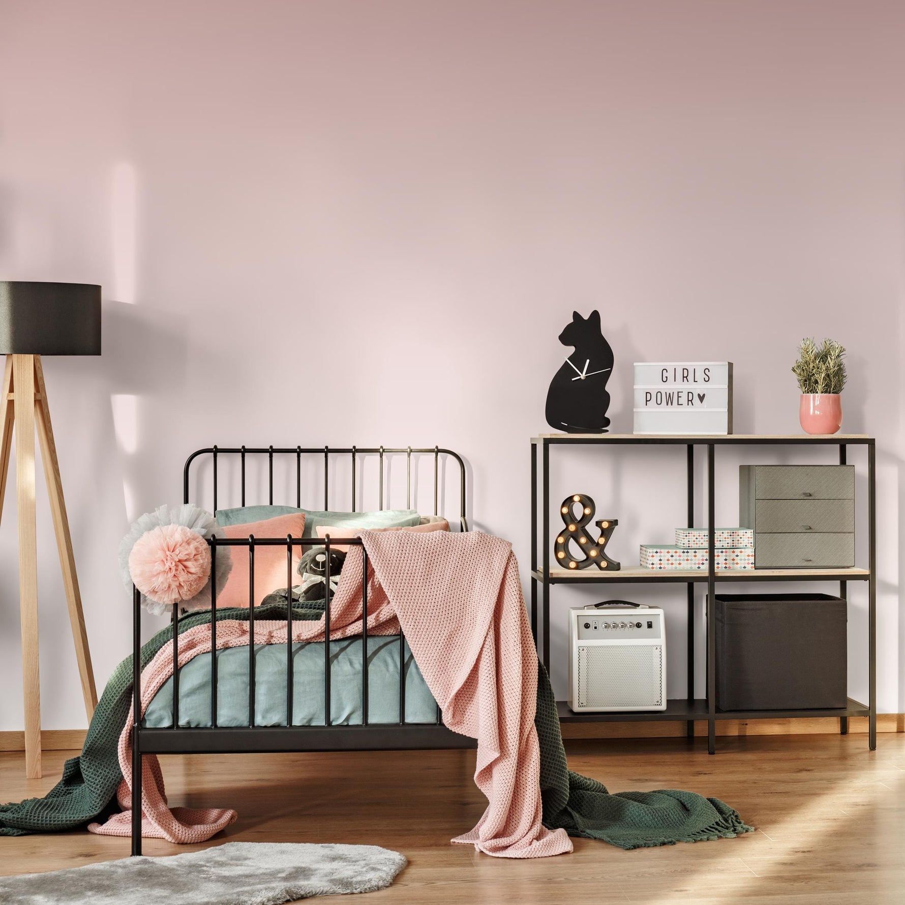 Ombre Wallpaper with a Subtle Gradient in Dusty Pink - E246