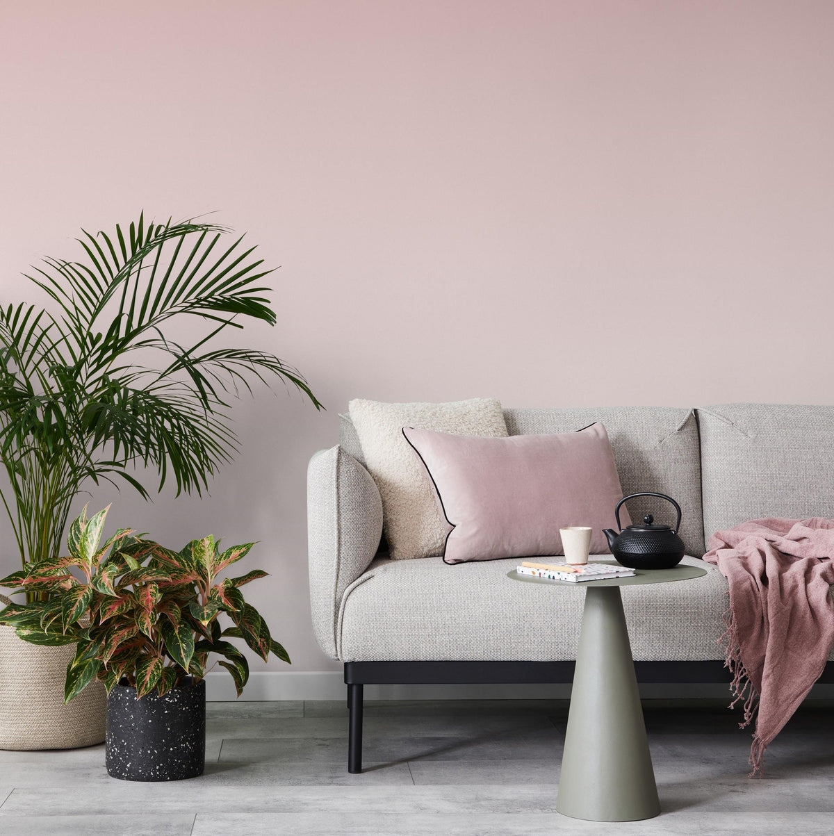 Ombre Wallpaper with a Subtle Gradient in Dusty Pink - E246