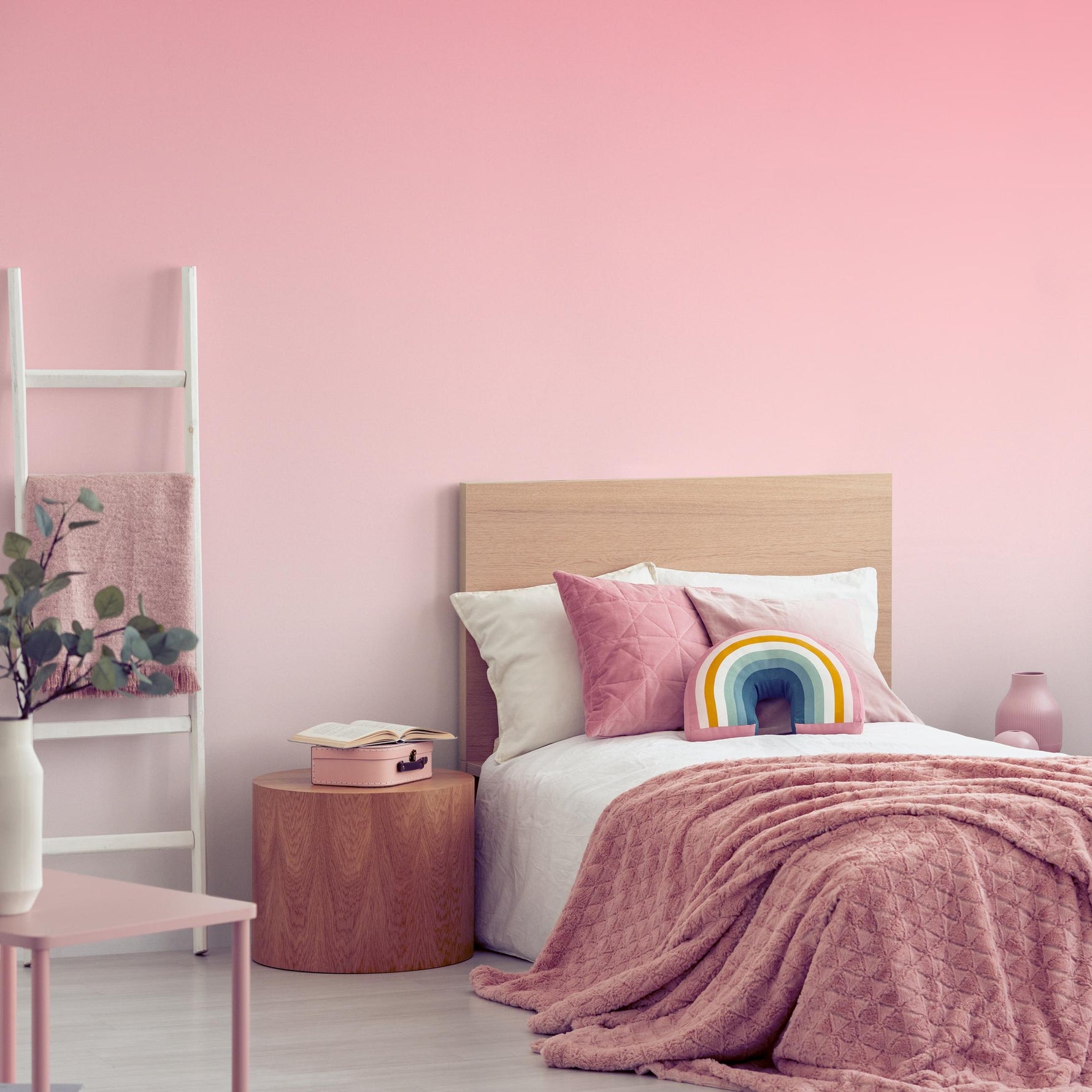 Ombre Wallpaper Featuring a Smooth Gradient in Pink - E250
