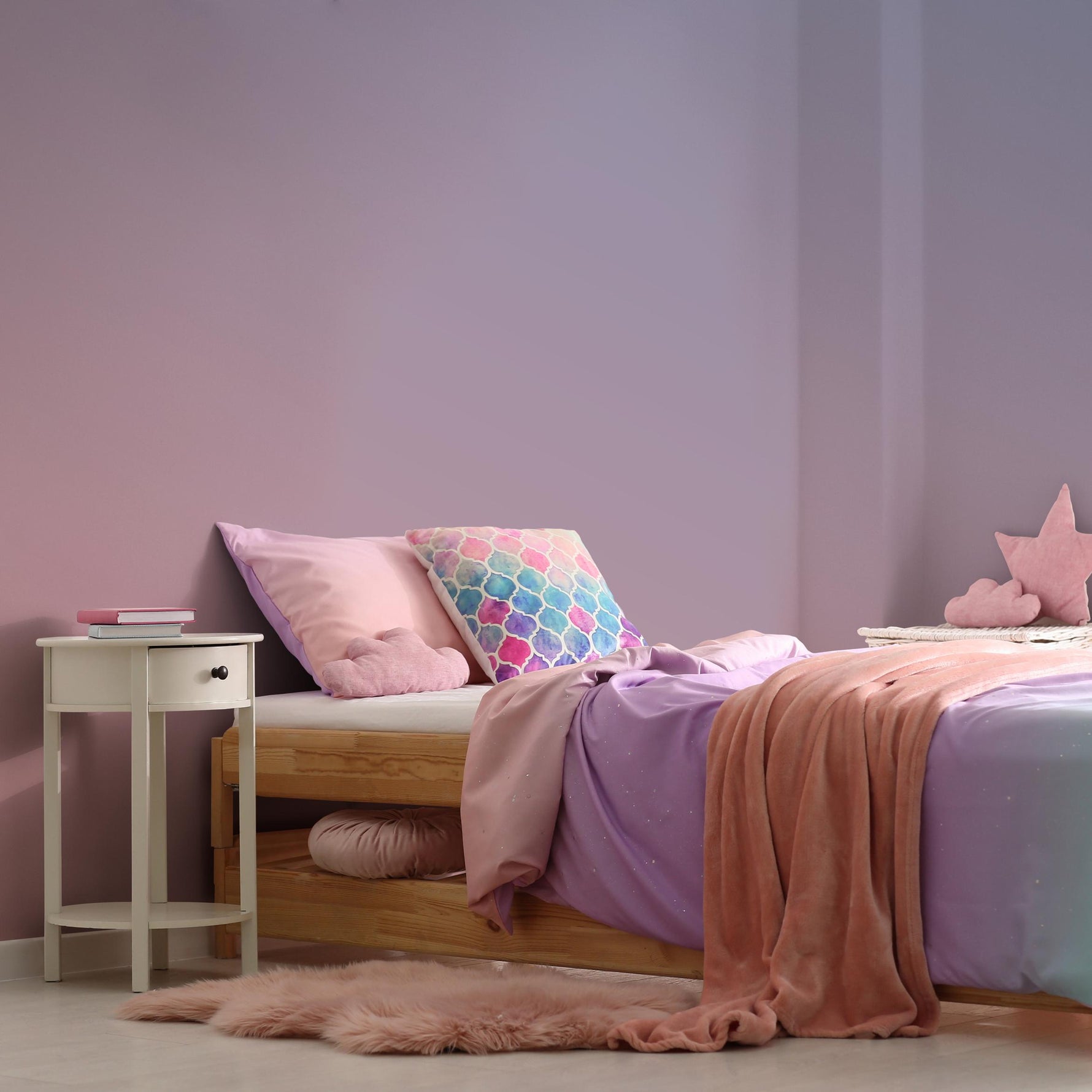 Ombre Wallpaper with a Soft Gradient Effect in Purple and Blue - E239