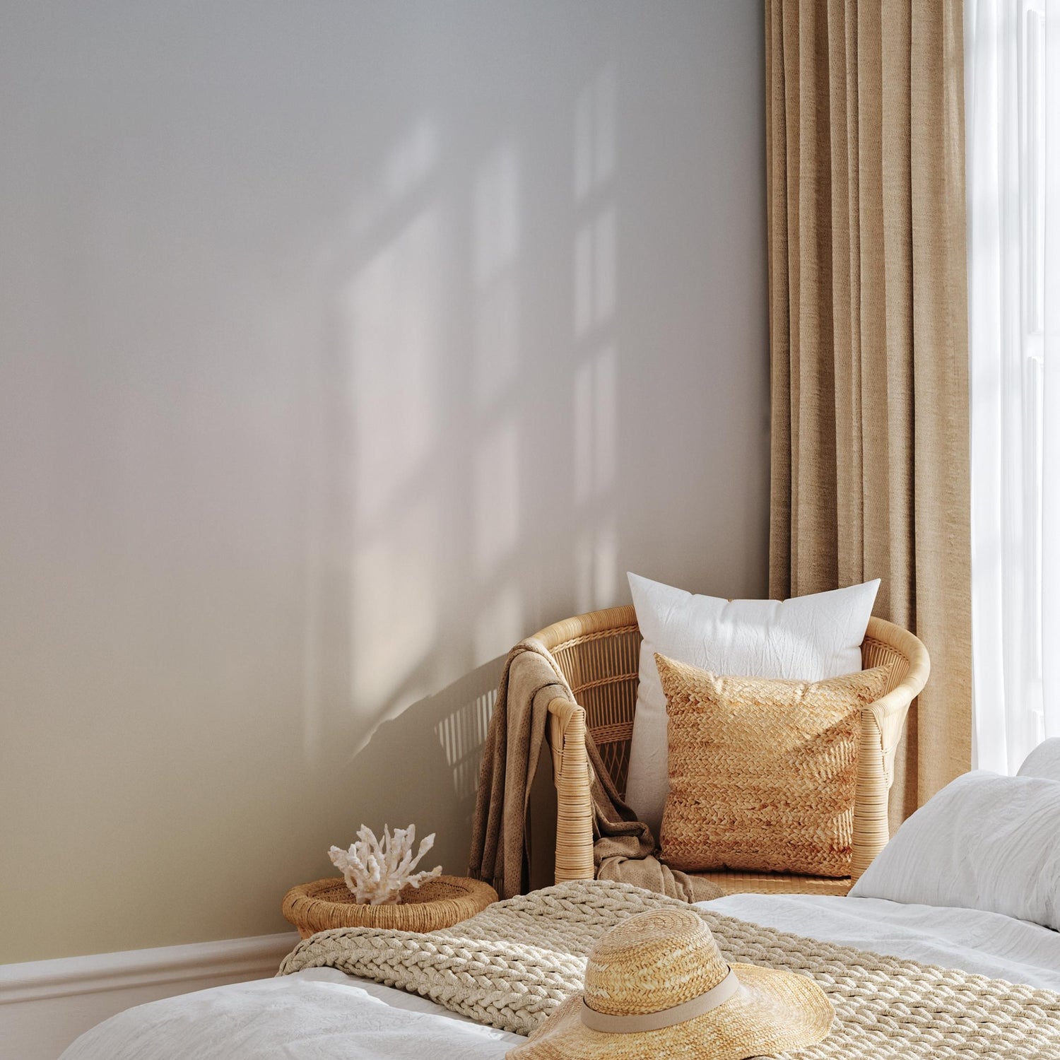 Ombre Wallpaper Featuring a Soft Fade in Beige and Gray - E248