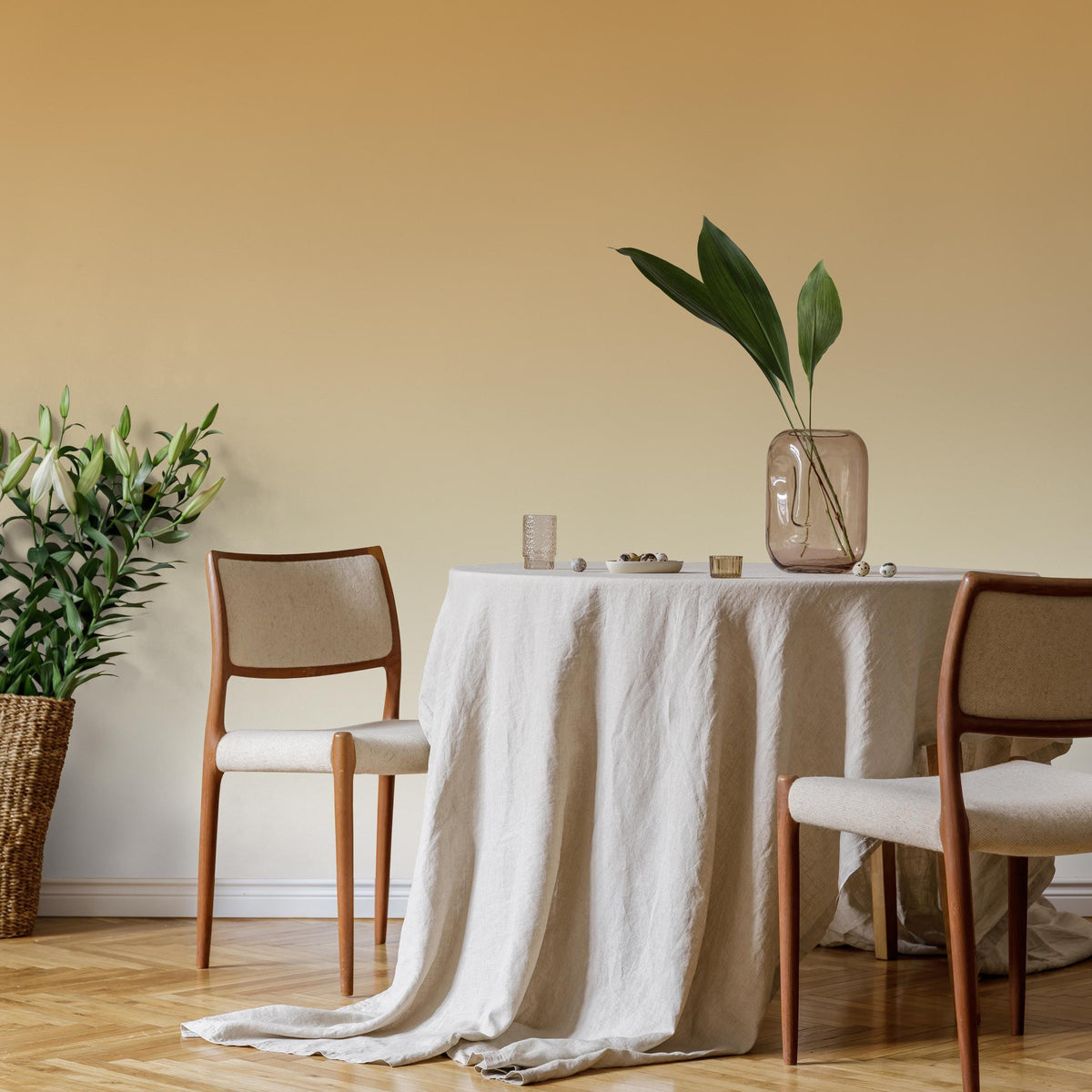 Ombre Wallpaper with a Subtle Gradient in Yellow and Ochre - E252