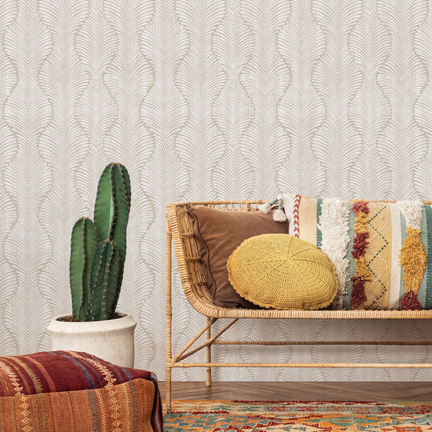 Art Deco Wallpaper with a Scalloped Feather Motif in Beige and Cream - E131 B