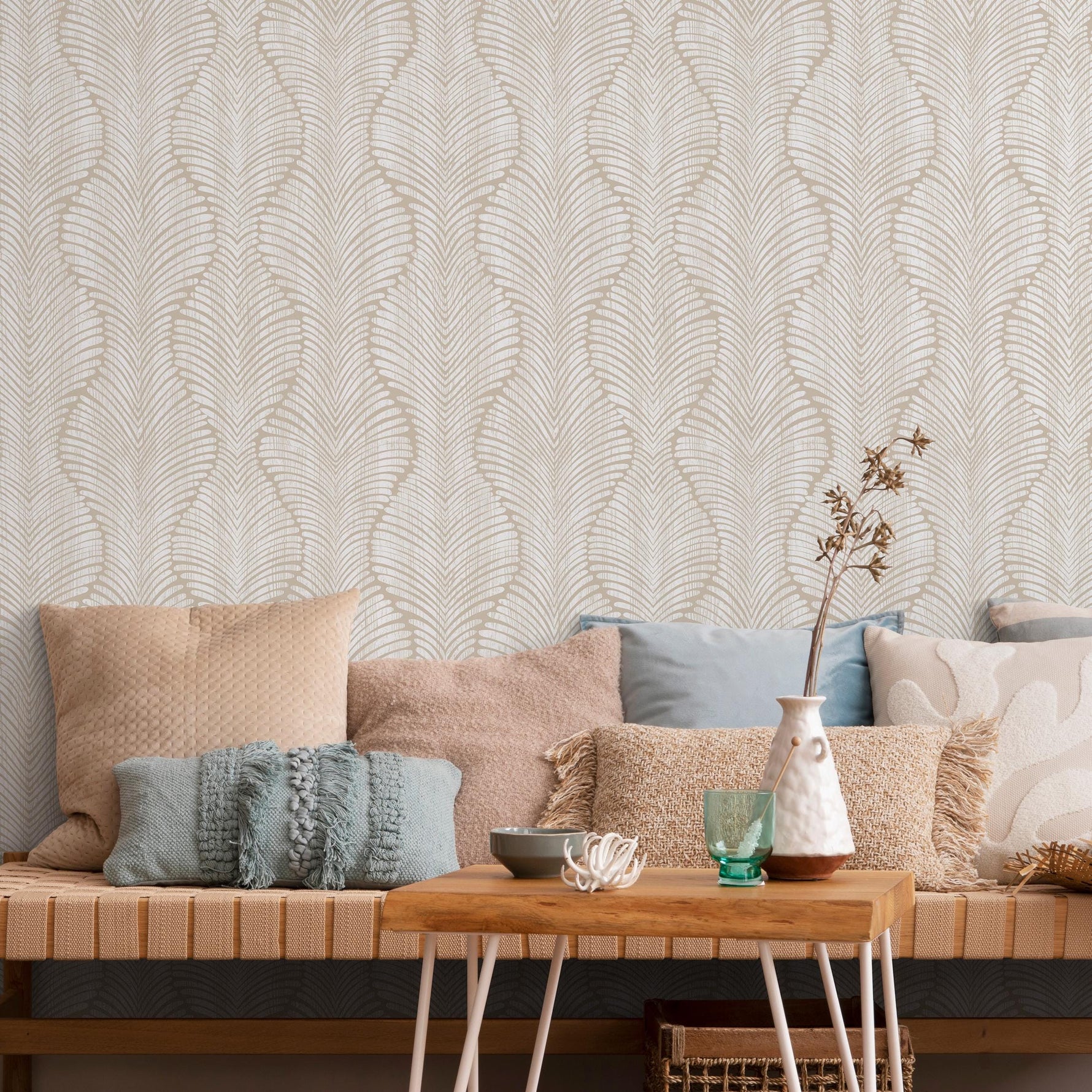 Art Deco Wallpaper with a Scalloped Feather Motif in Beige and Cream - E131 B