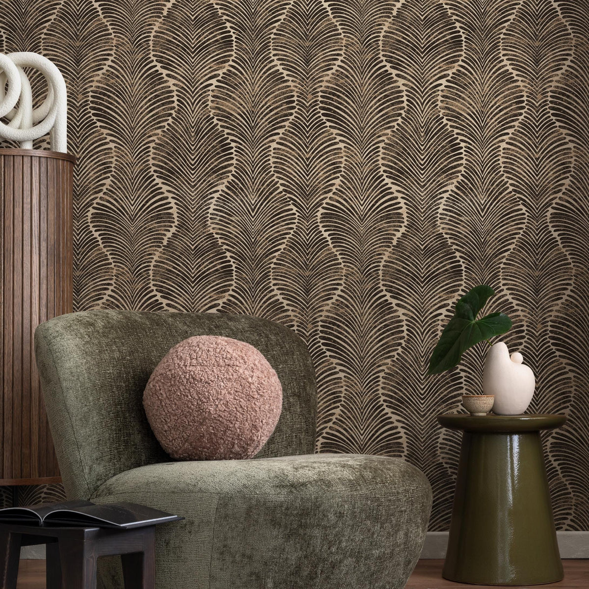 Art Deco Wallpaper Featuring a Wavy Plume Pattern in Black and Beige - E132 B