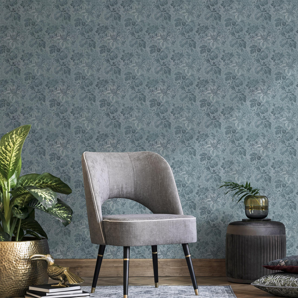 Damask Wallpaper with an Intricate Floral Motif in Blue and Gray - E134 B