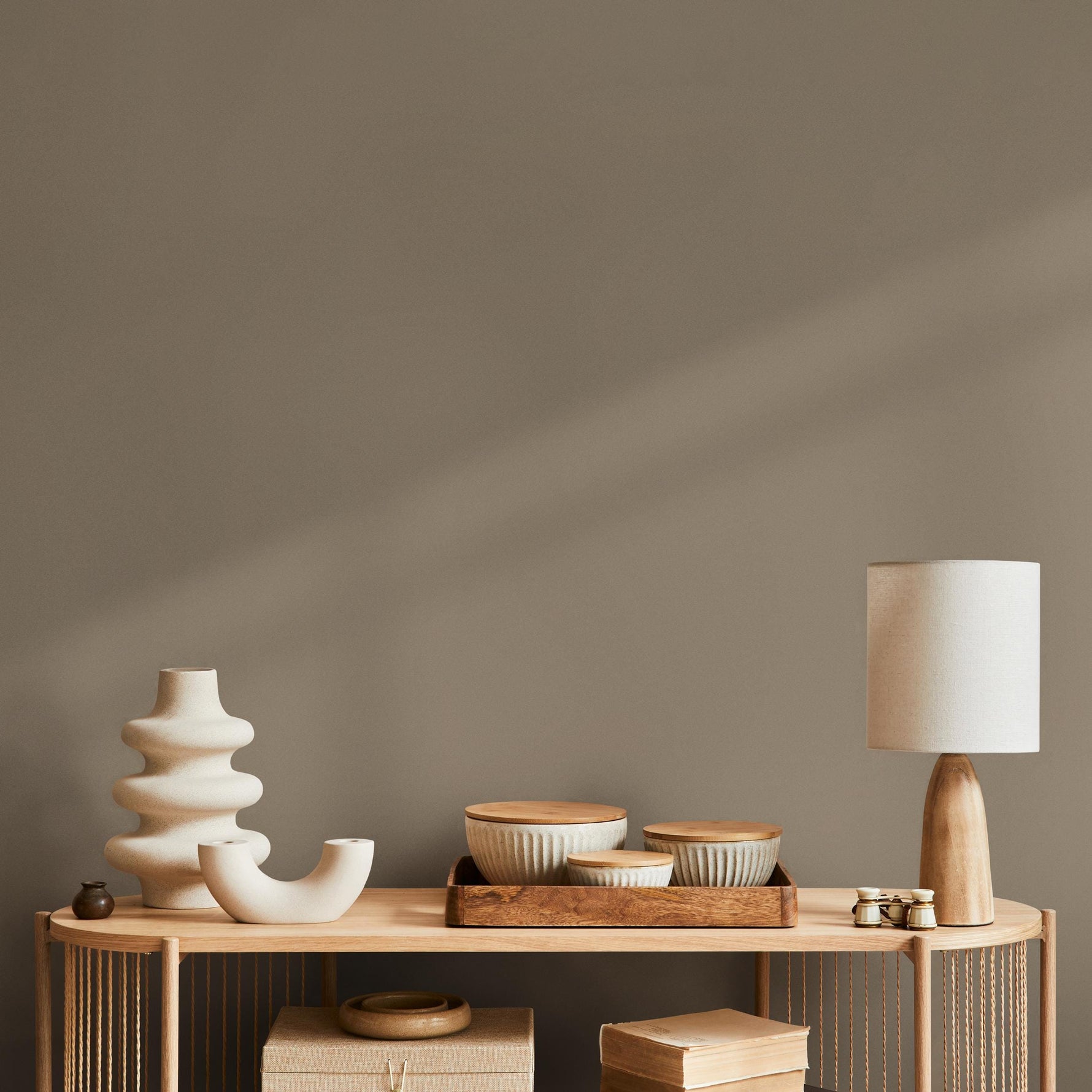 Driftwood Brown Wallpaper / Solid Color / Warm Neutral Wall in Earthy Taupe Greige - E181