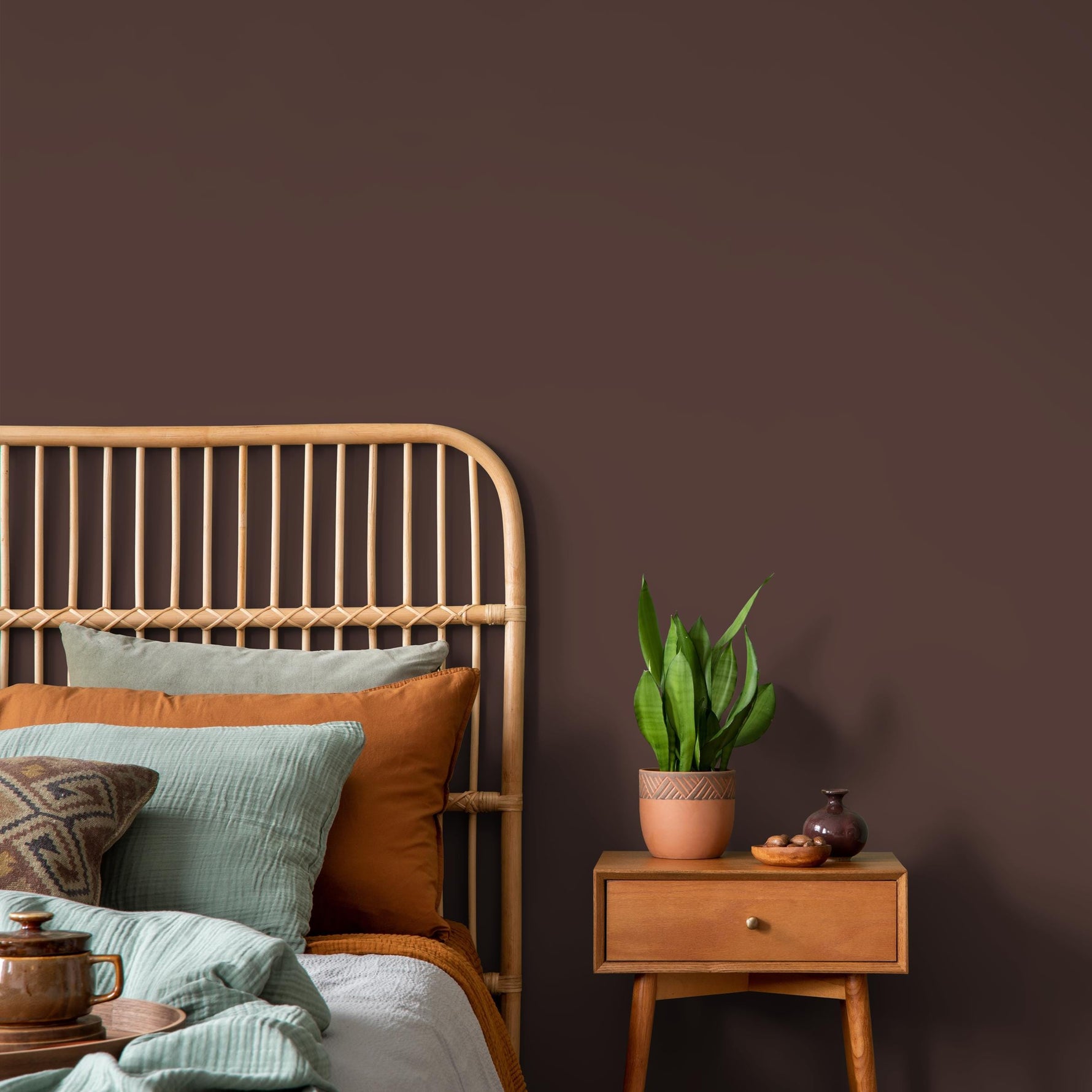 Rose Ebony Wallpaper / Solid Color / A Moody and Earthy Hue in Deep Reddish-Brown - E145