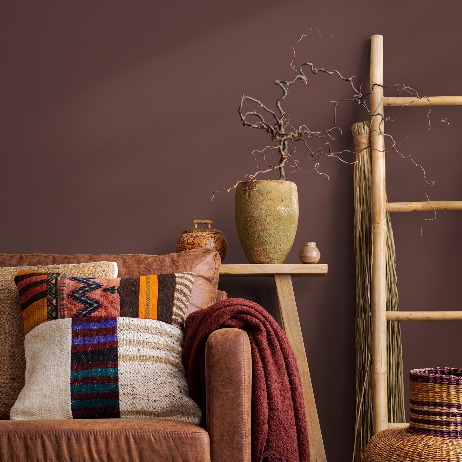 Rose Ebony Wallpaper / Solid Color / A Moody and Earthy Hue in Deep Reddish-Brown - E145