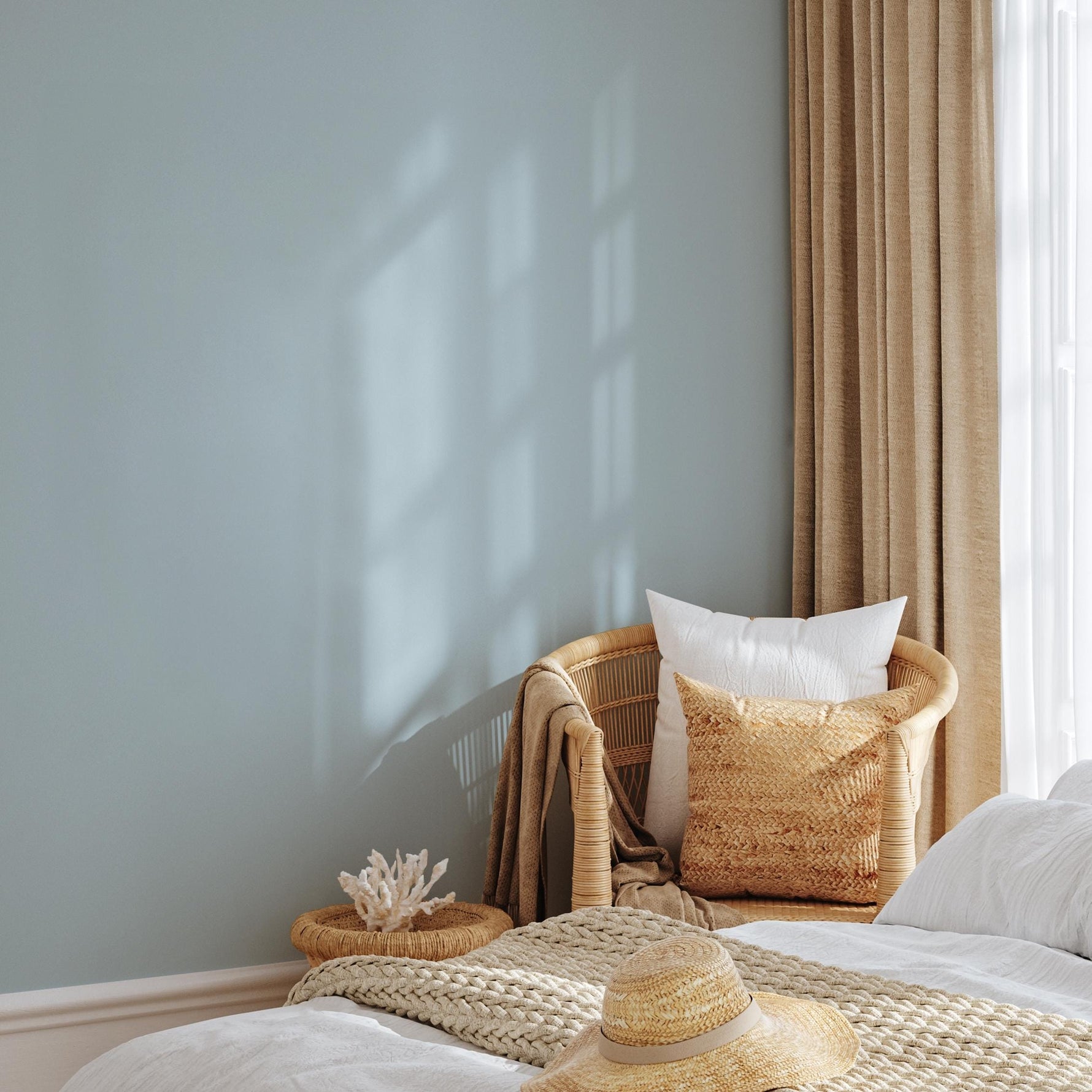 Scandinavian Sky Wallpaper / Solid Color Featuring a Minimalist Design in Pale Sky Blue - E176