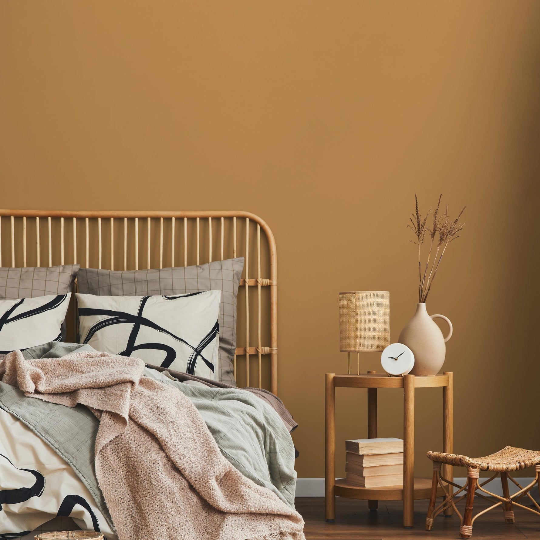 Golden Caramel Wallpaper / Solid Color / A Warm Earth Tone Design in Deep Mustard and Golden Brown - E200