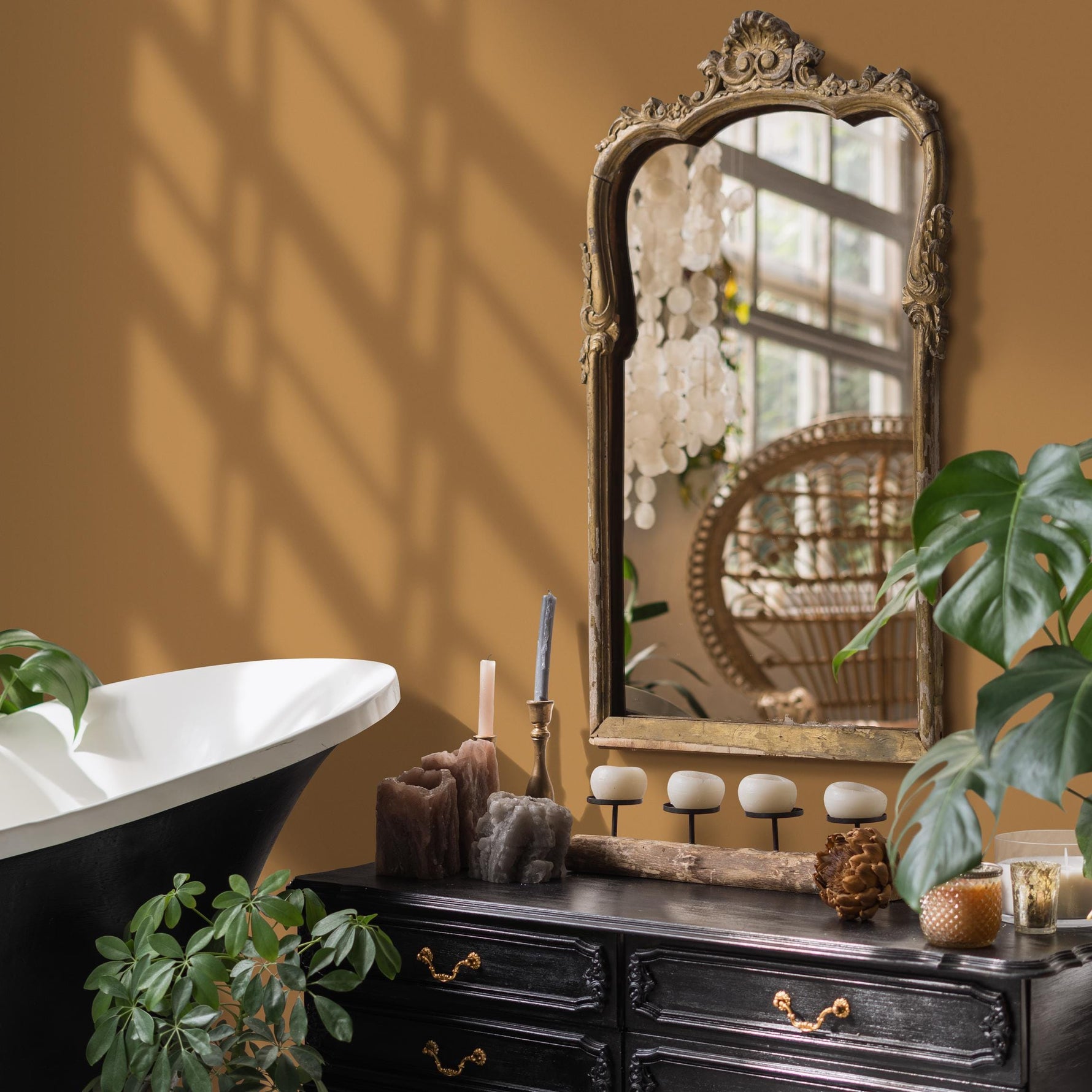 Golden Caramel Wallpaper / Solid Color / A Warm Earth Tone Design in Deep Mustard and Golden Brown - E200