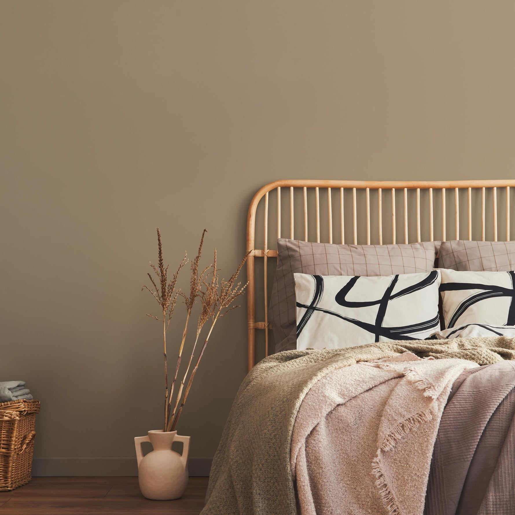 Tawny Dune Wallpaper / Solid Color / A Minimalist Earth Tone Design in Warm Tawny Beige - E180