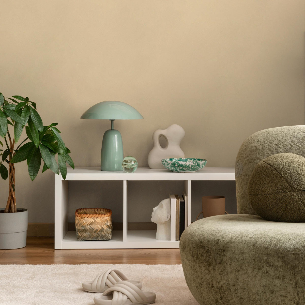 Desert Sand Wallpaper / Solid Color in a Warm, Earthy Beige Tone for Japandi and Boho Styles - E203