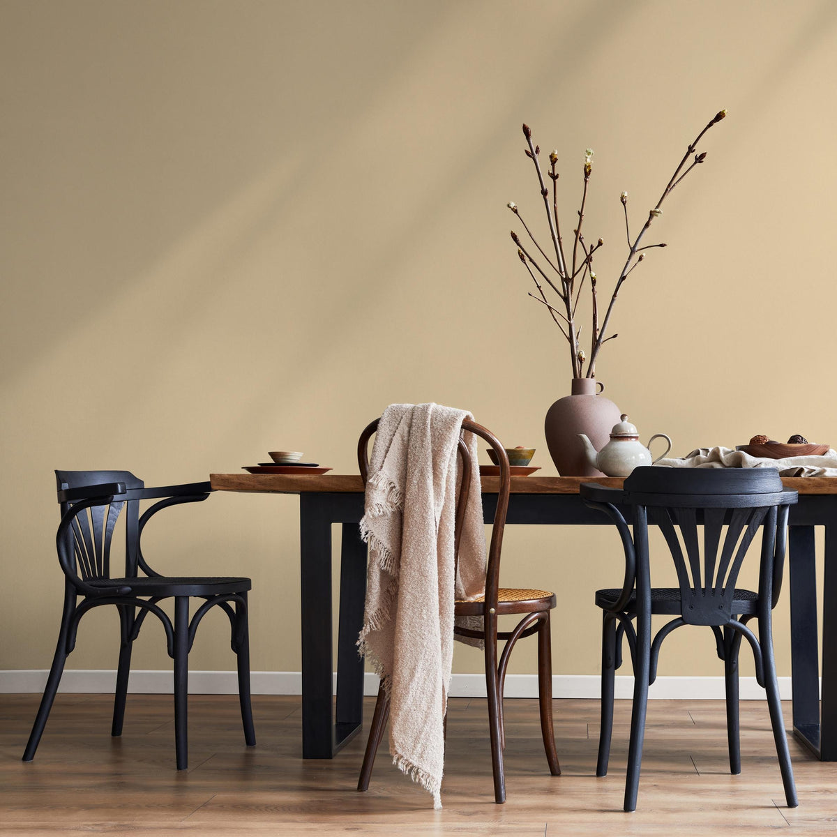 Desert Sand Wallpaper / Solid Color in a Warm, Earthy Beige Tone for Japandi and Boho Styles - E203