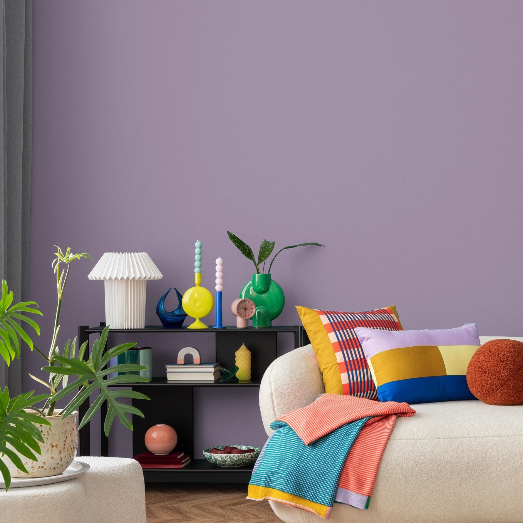 Wisteria Dust Wallpaper / Solid Color / A Modern Minimalist Design in Pastel Lilac Purple - E215