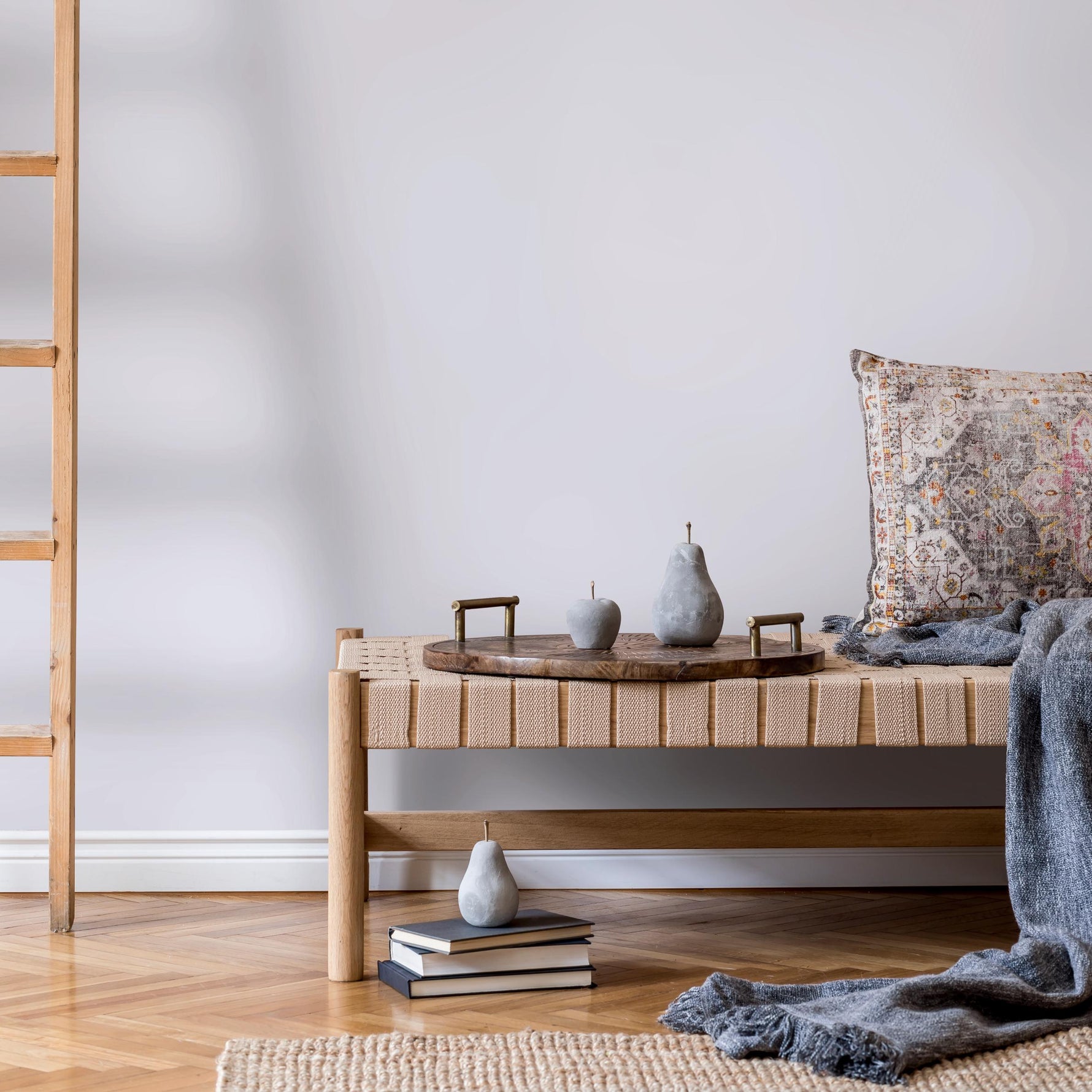 Fog Lilac Wallpaper / Solid Color / Modern Minimalist Accent Wall in Muted Lavender and Pale Purple - E221