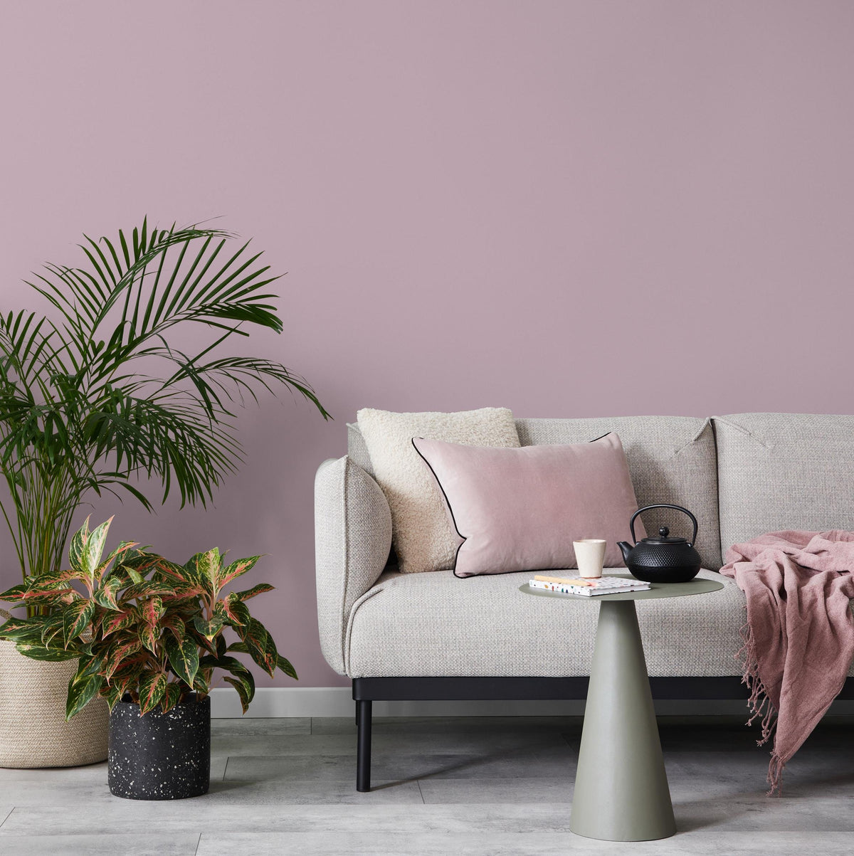 Misty Rose Wallpaper / Solid Color / A Simple Minimalist Design in Mauve Pink - E223