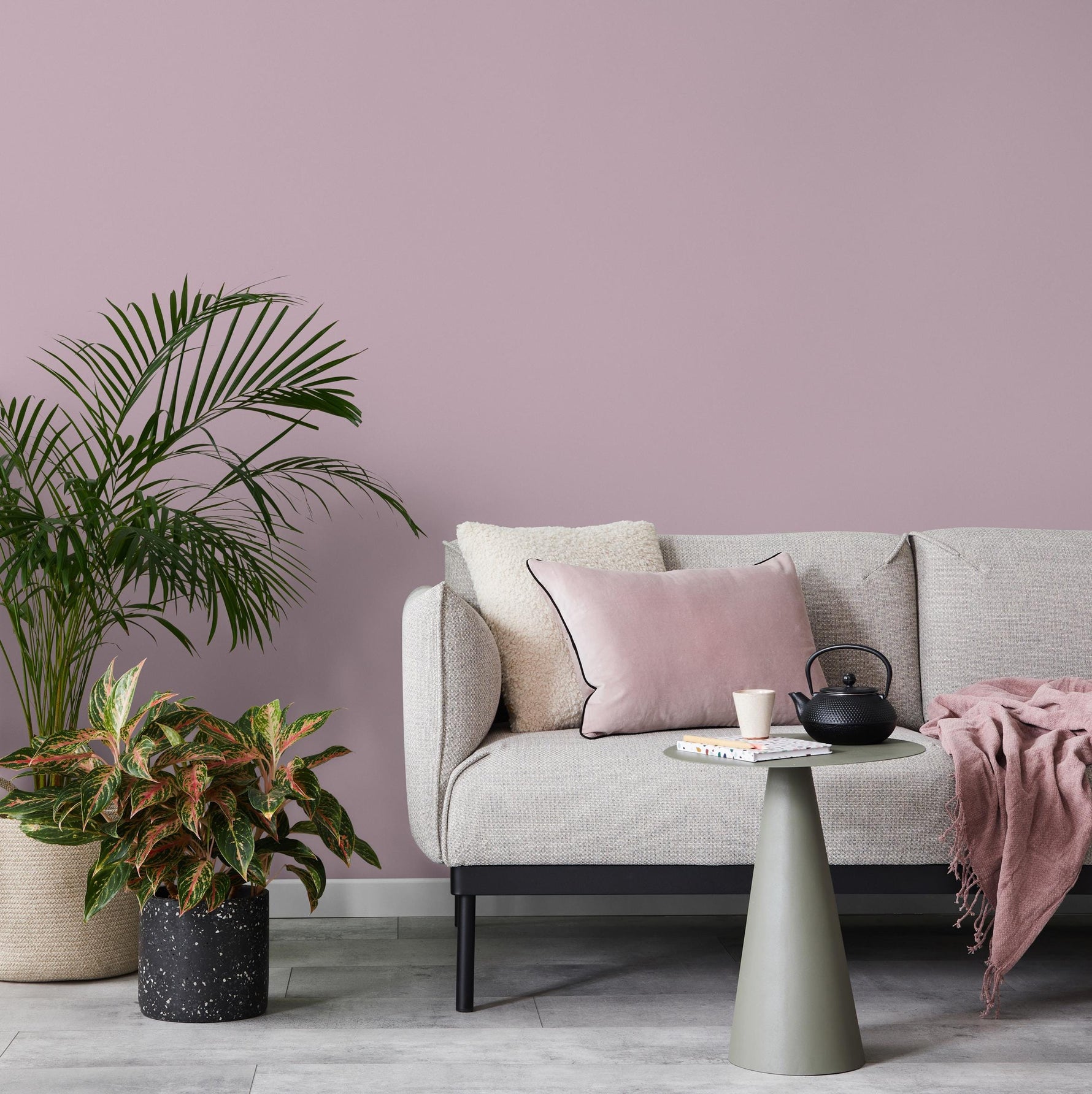 Misty Rose Wallpaper / Solid Color / A Simple Minimalist Design in Mauve Pink - E223