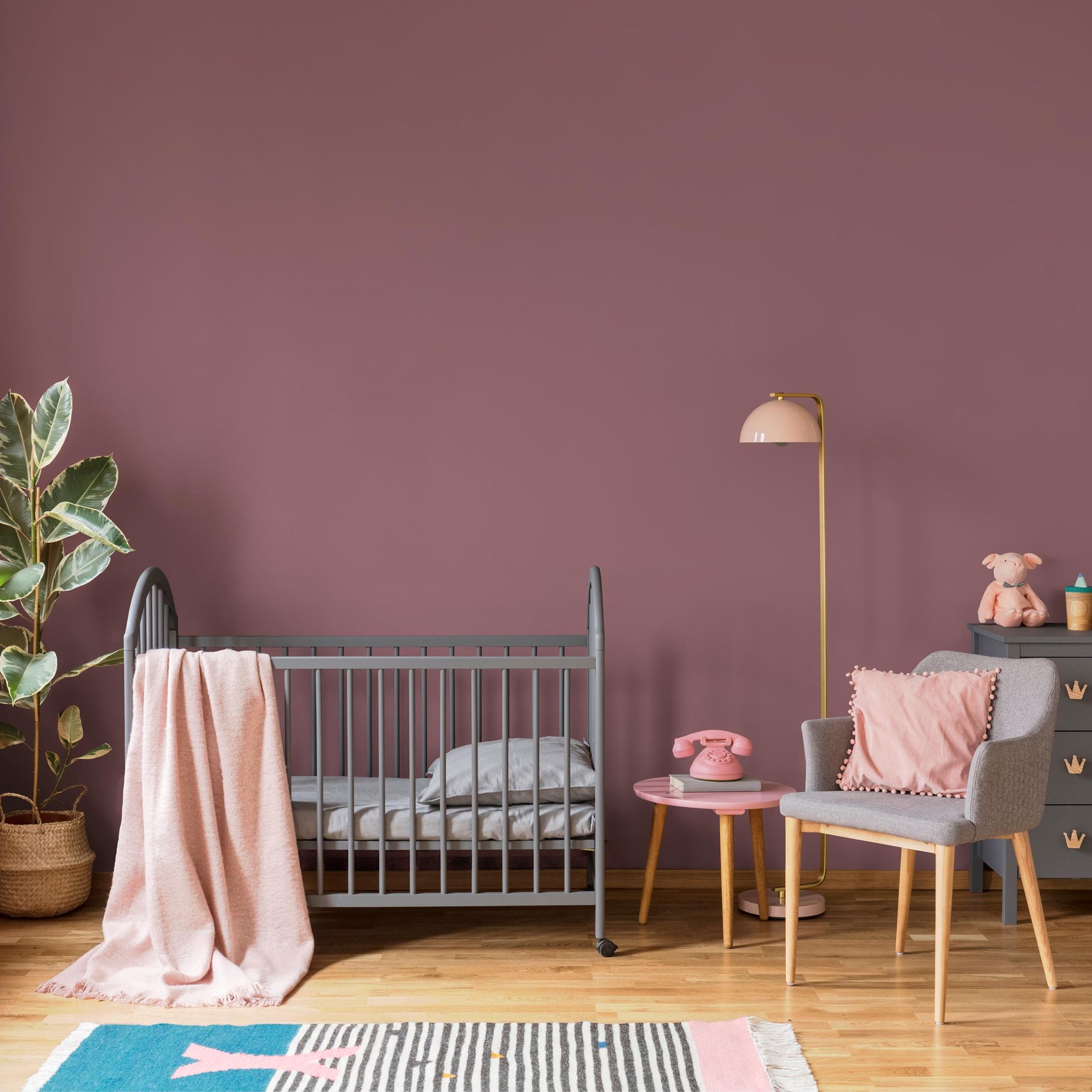 Clay Blossom Wallpaper / Solid Color / Minimalist Accent Wall in Dusty Mauve and Muted Pink - E207