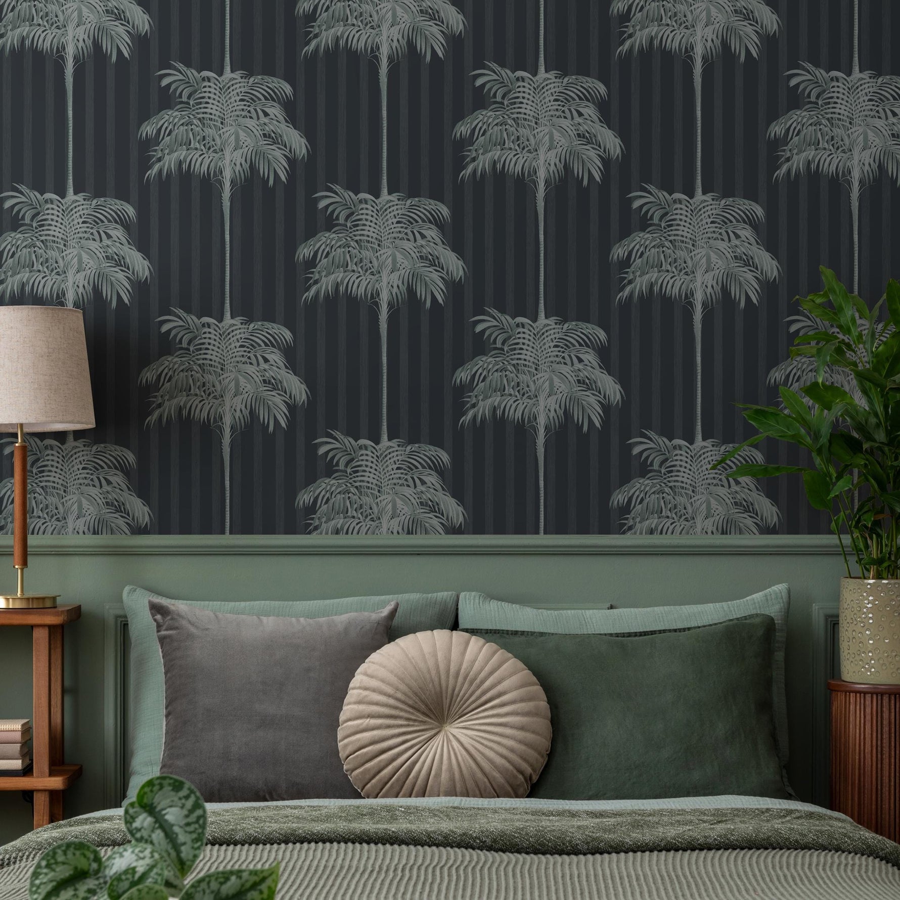 Botanical Wallpaper with a Striped Palm Tree Motif in Black and Gray - E307