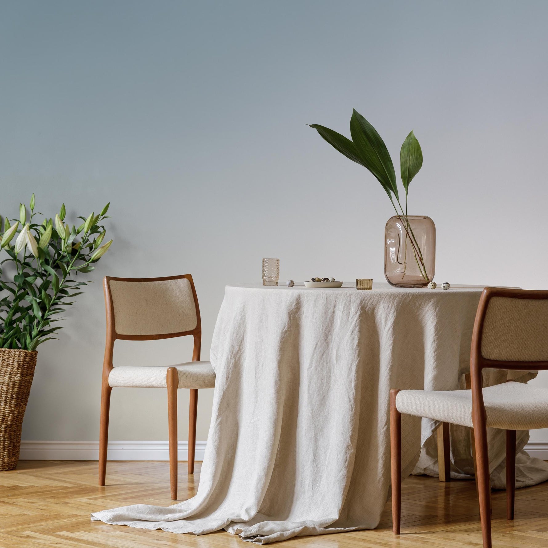 Abstract Wallpaper with Wavy Lines and Organic Shapes in Turquoise and Blue - E245