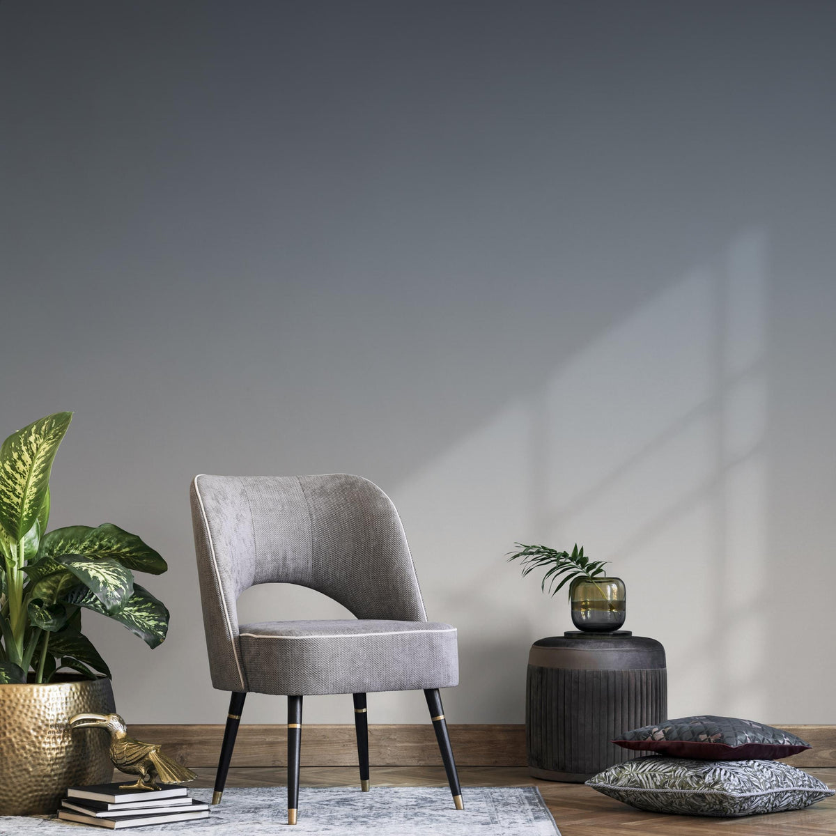 Ombre Wallpaper with a Fading Gradient in Blue and Gray - E262