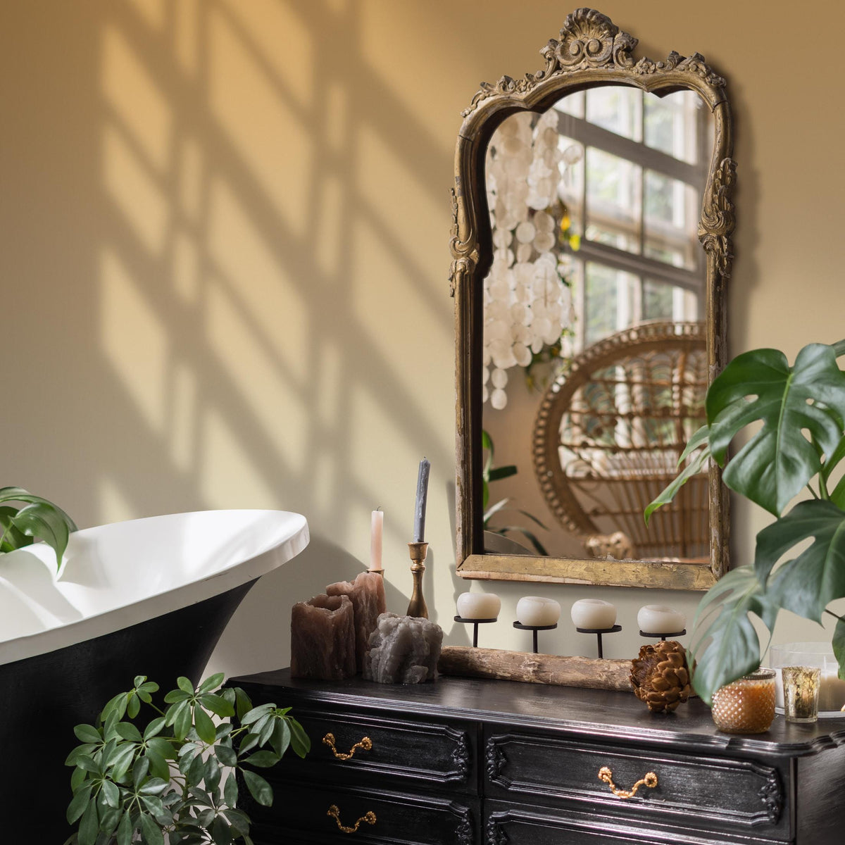 Ombre Wallpaper with a Subtle Gradient in Yellow and Ochre - E252