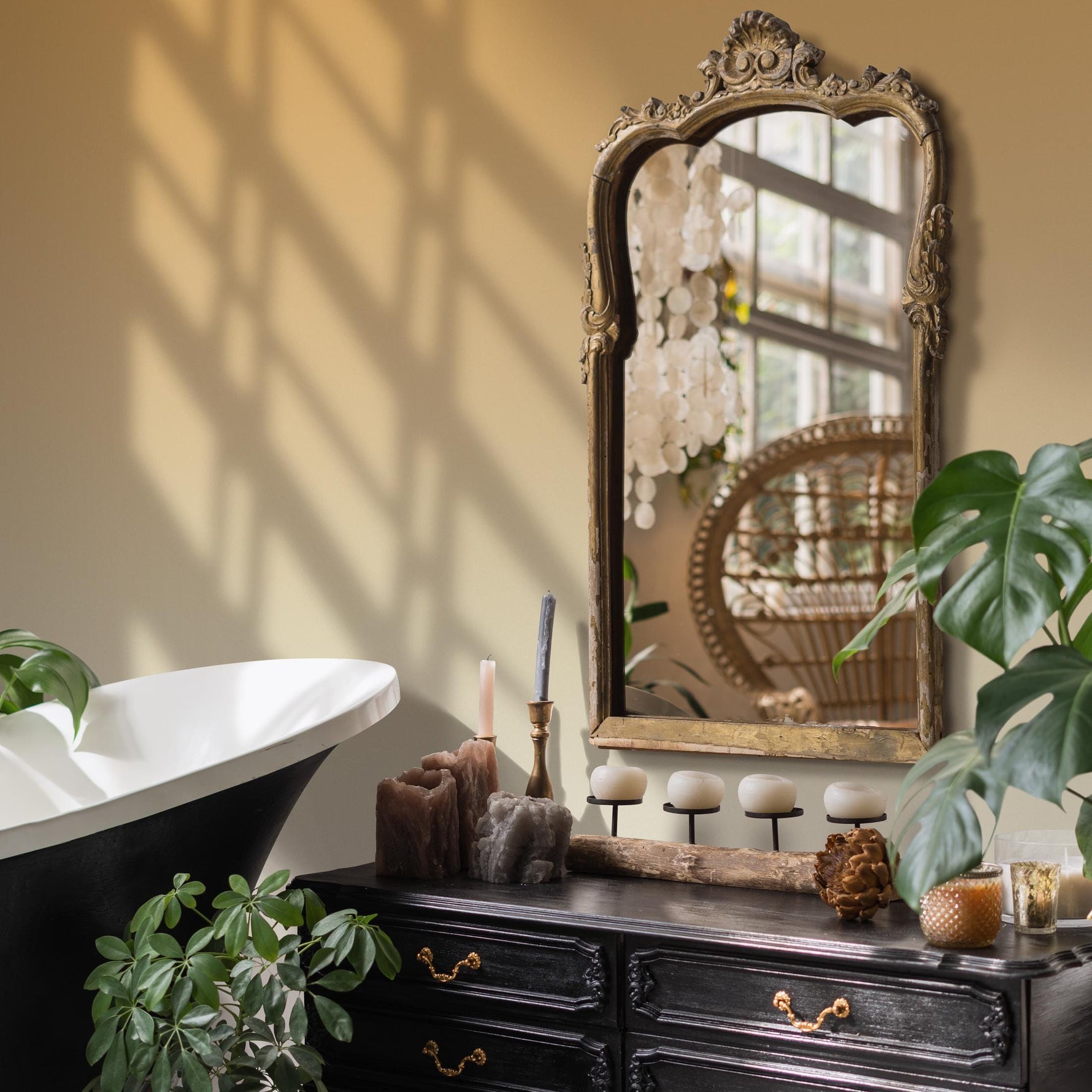 Ombre Wallpaper with a Subtle Gradient in Yellow and Ochre - E252