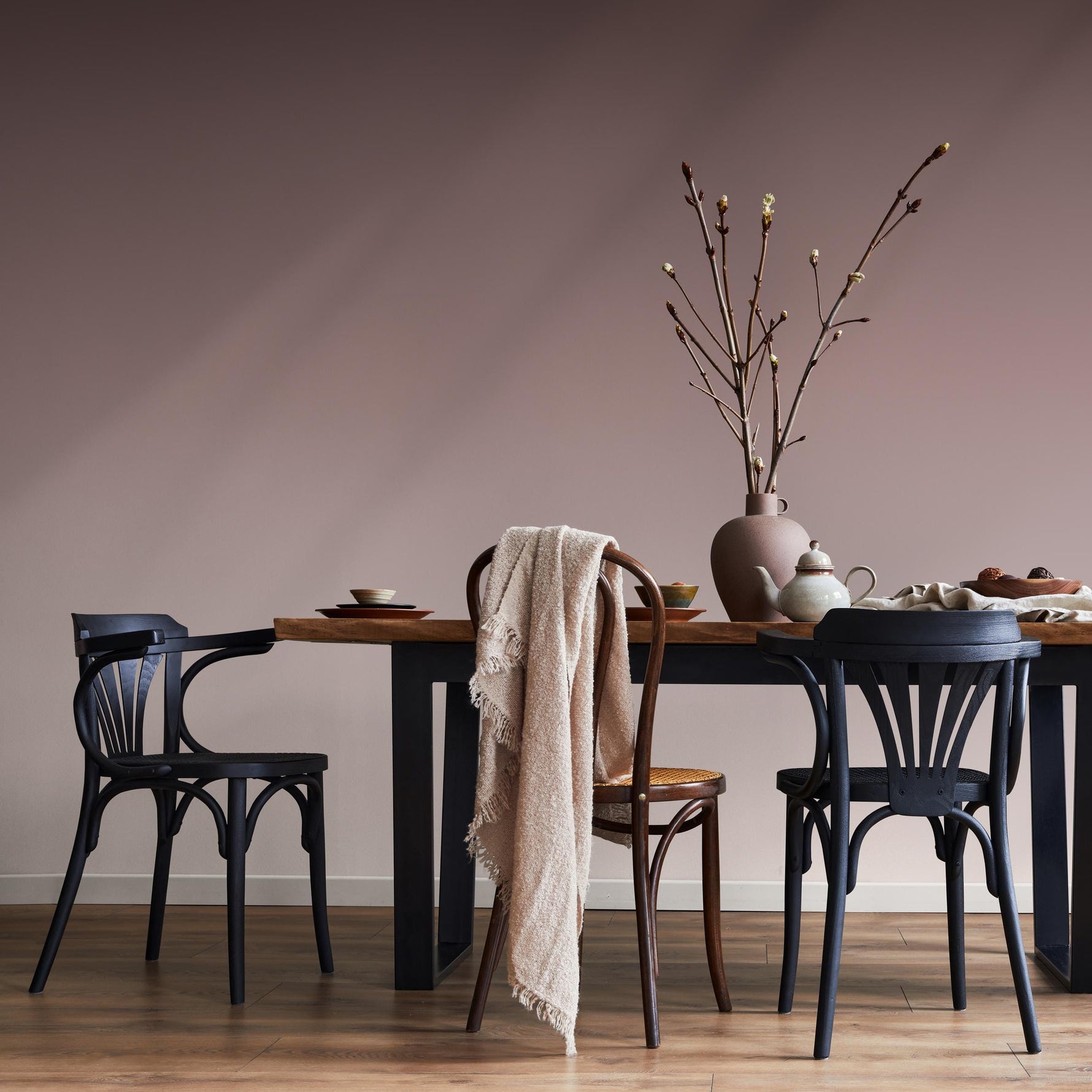 Solid Color Wallpaper with a Subtle Texture in Mauve and Pink - E269