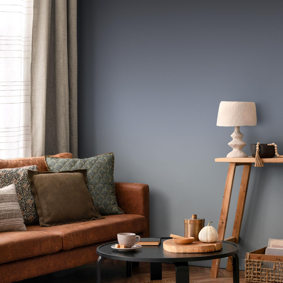 Ombre Wallpaper with a Subtle Gradient in Dark Gray and Blue - E263