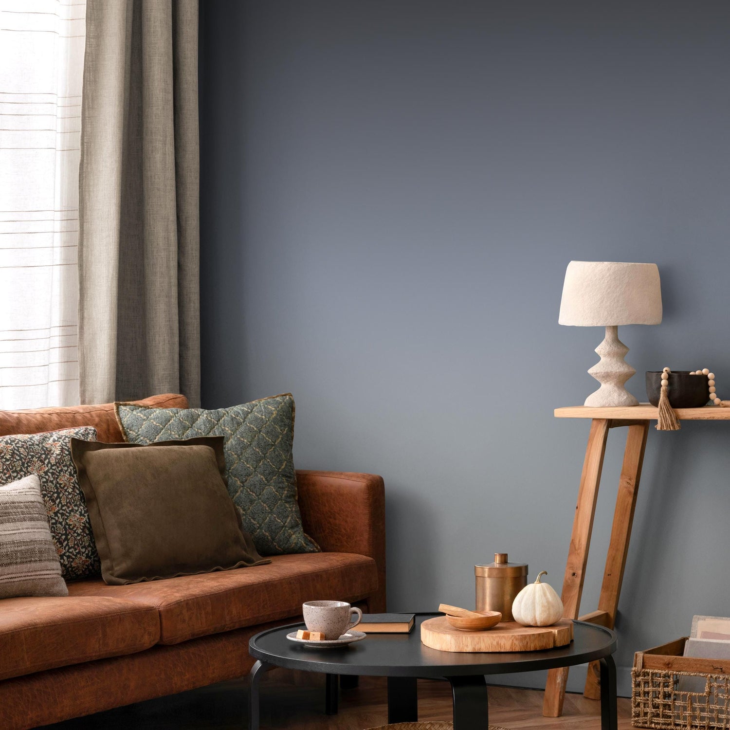 Ombre Wallpaper with a Subtle Gradient in Dark Gray and Blue - E263