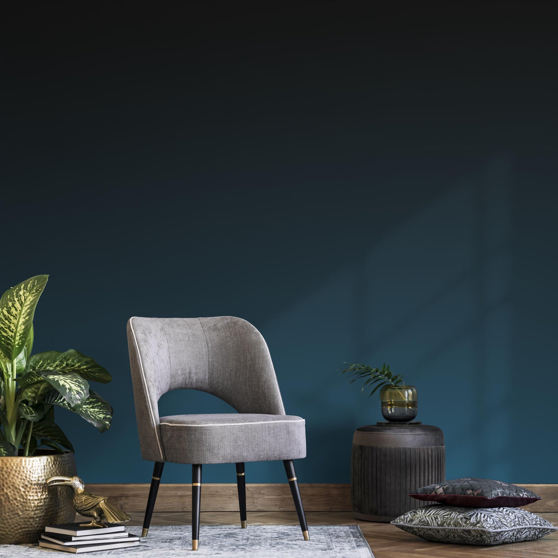 Ombre Wallpaper with a Moody Gradient in Dark Blue and Black - E254