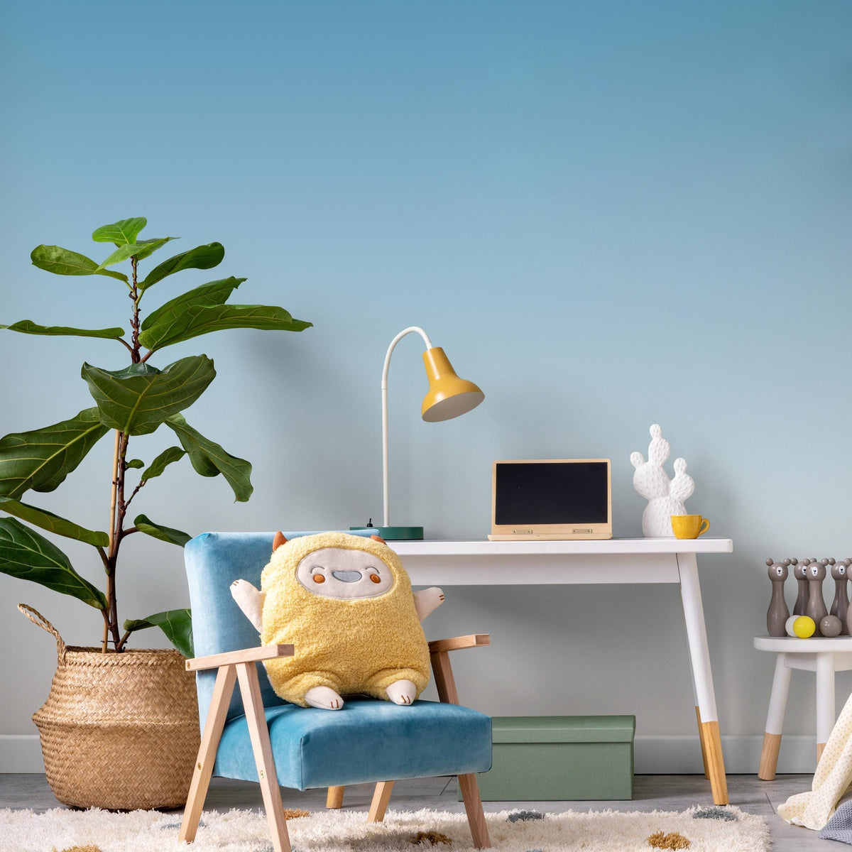 Ombre Wallpaper with a Subtle Gradient Effect in Blue - E253