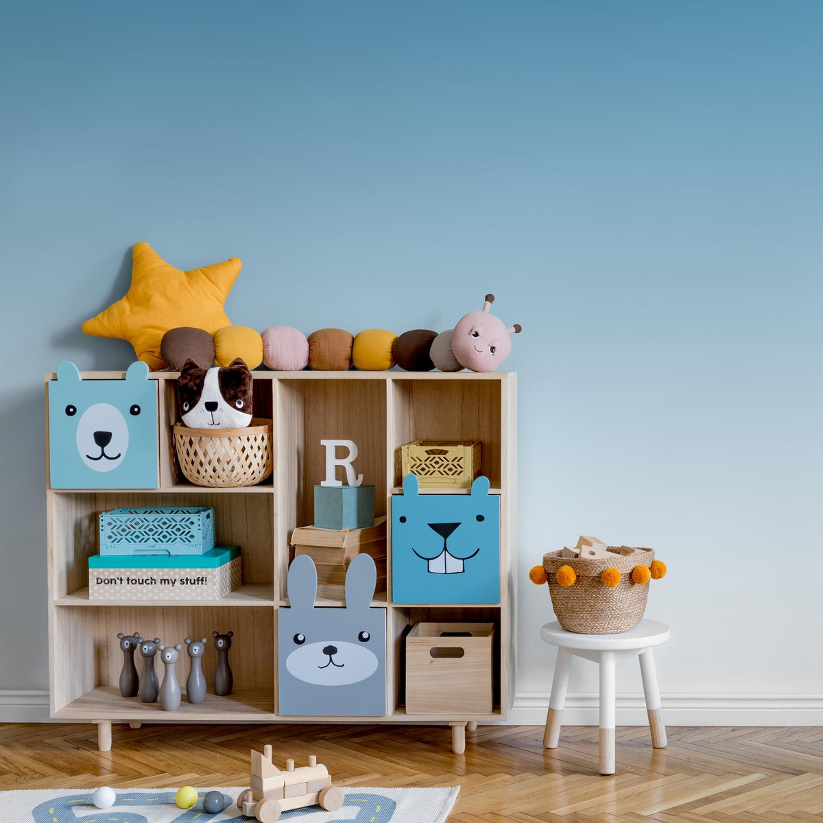 Ombre Wallpaper with a Subtle Gradient Effect in Blue - E253