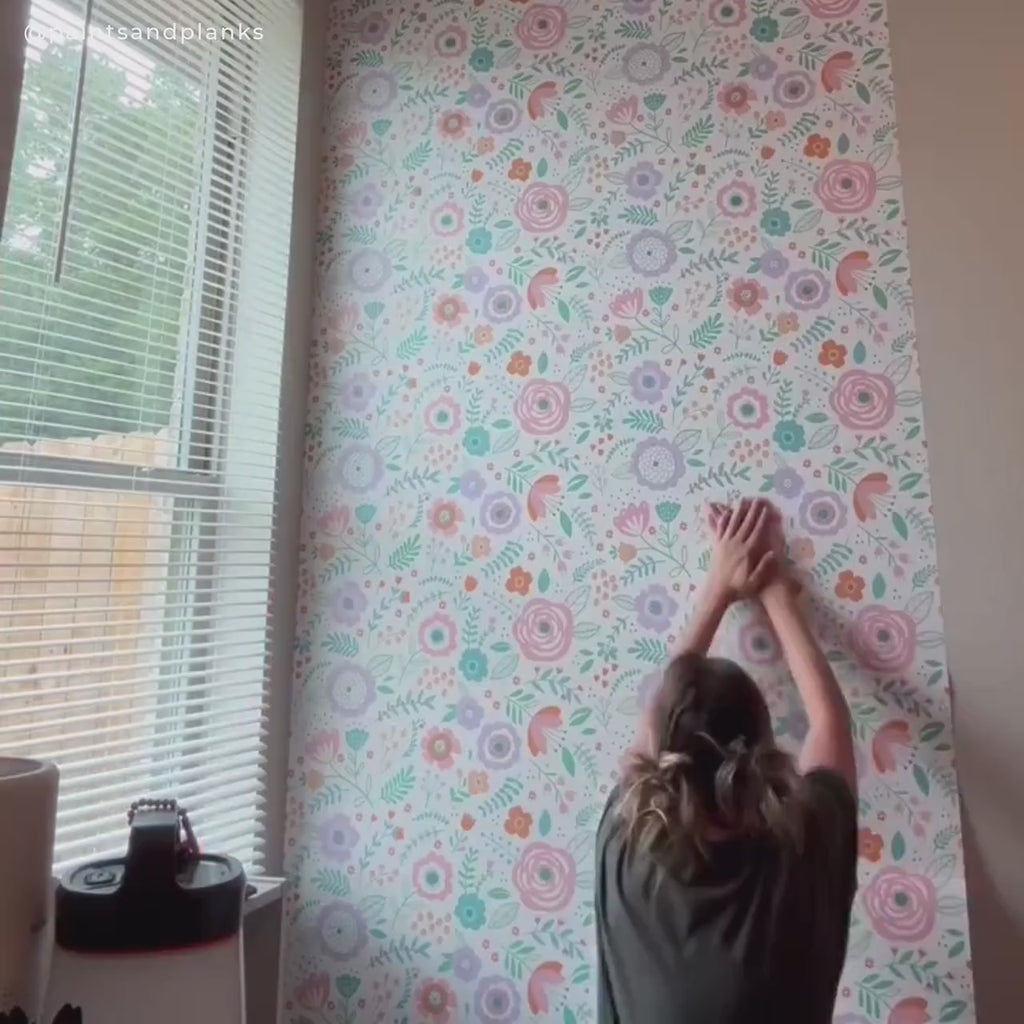 Floral Wallpaper with Stylized Chrysanthemum Blooms in Sage Green and Cream - E372