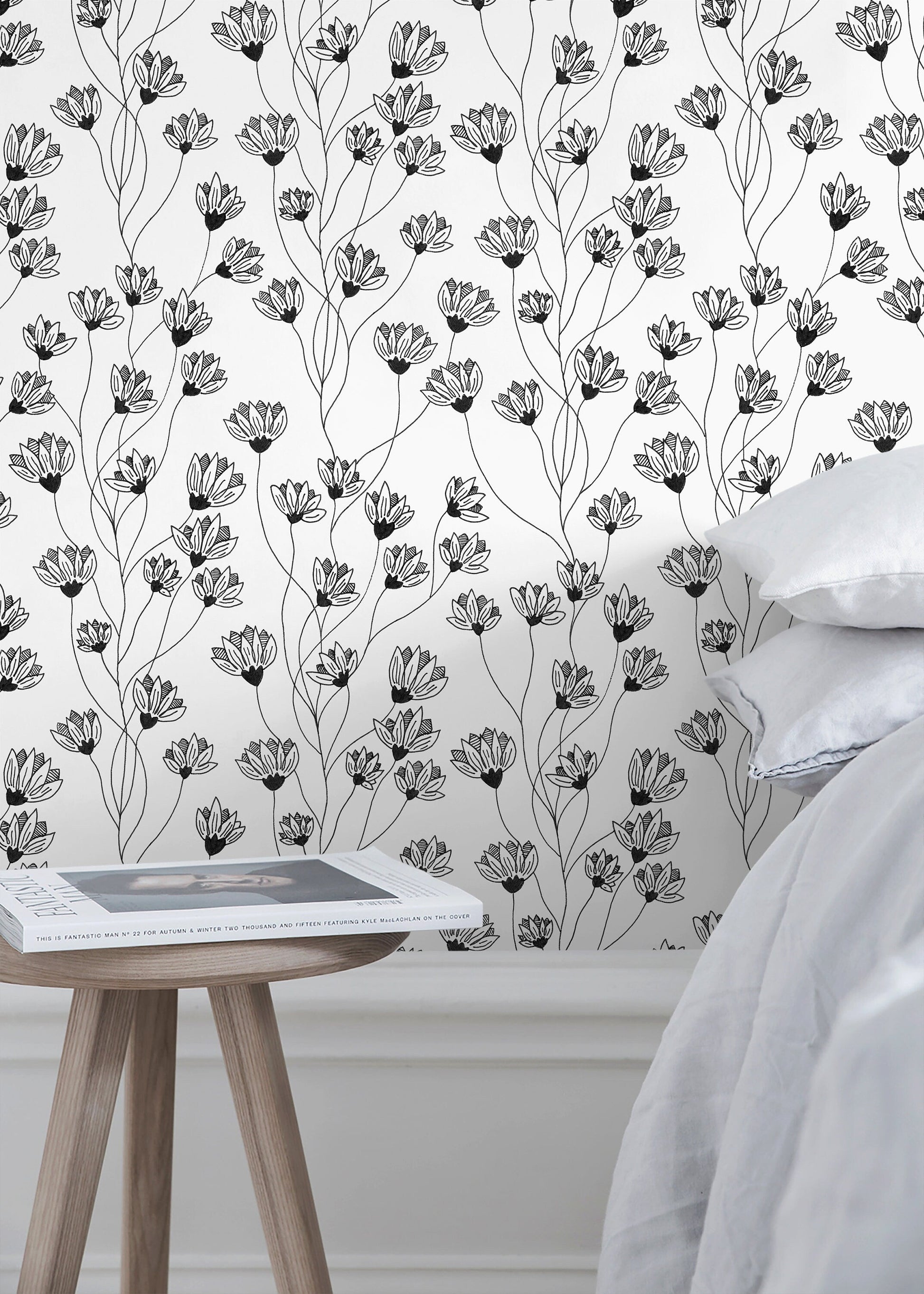 Black and White Wild Flowers Wallpaper / Peel and Stick Wallpaper Remo 
